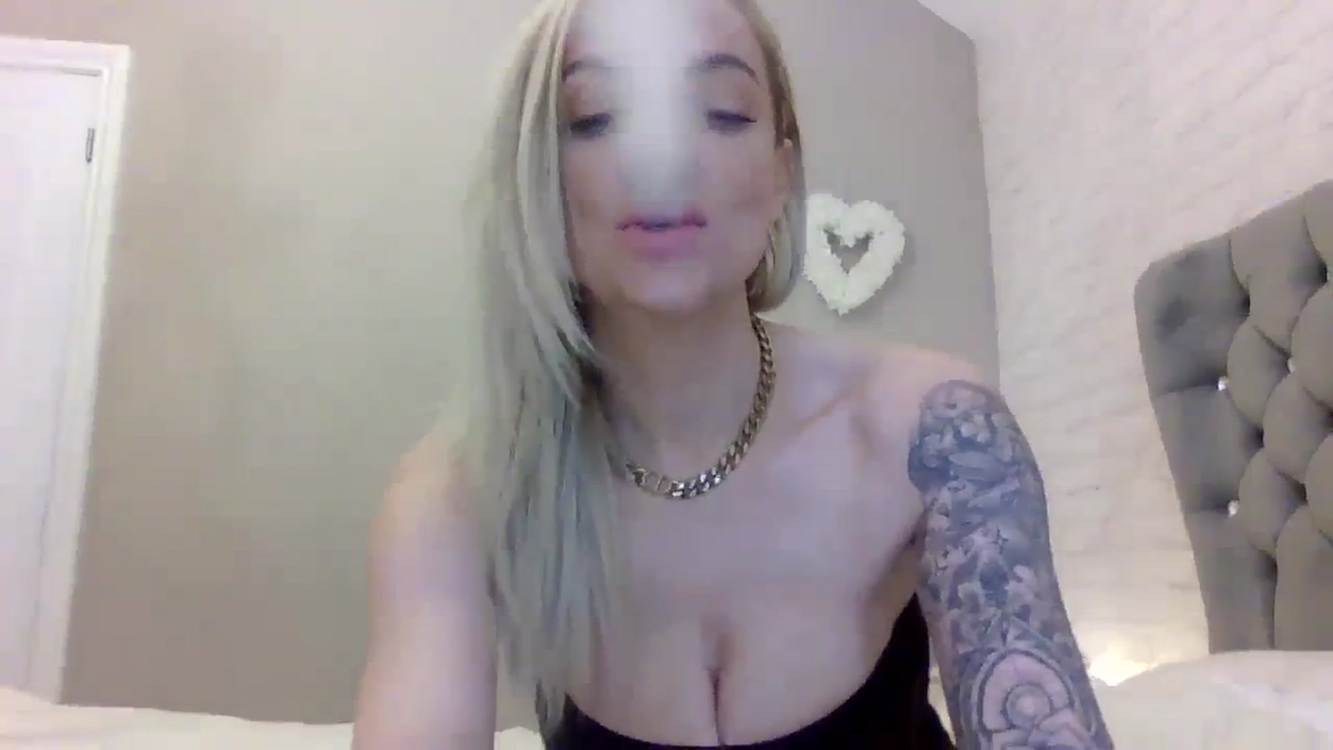 Gallery image thumbnail from Cherry_sour's myfreecams stream on, 01/02/2024, 21:47 image 6 of 20