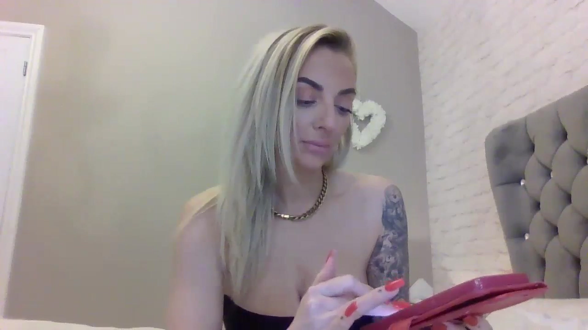 Gallery image thumbnail from Cherry_sour's myfreecams stream on, 01/02/2024, 21:47 image 8 of 20