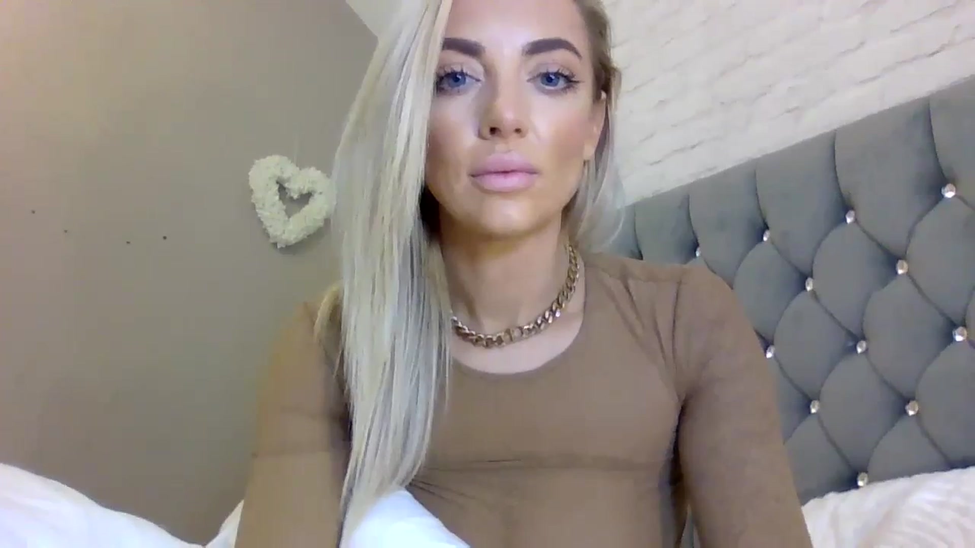 Gallery image thumbnail from Cherry_sour's myfreecams stream on, 01/10/2024, 14:01 image 17 of 20