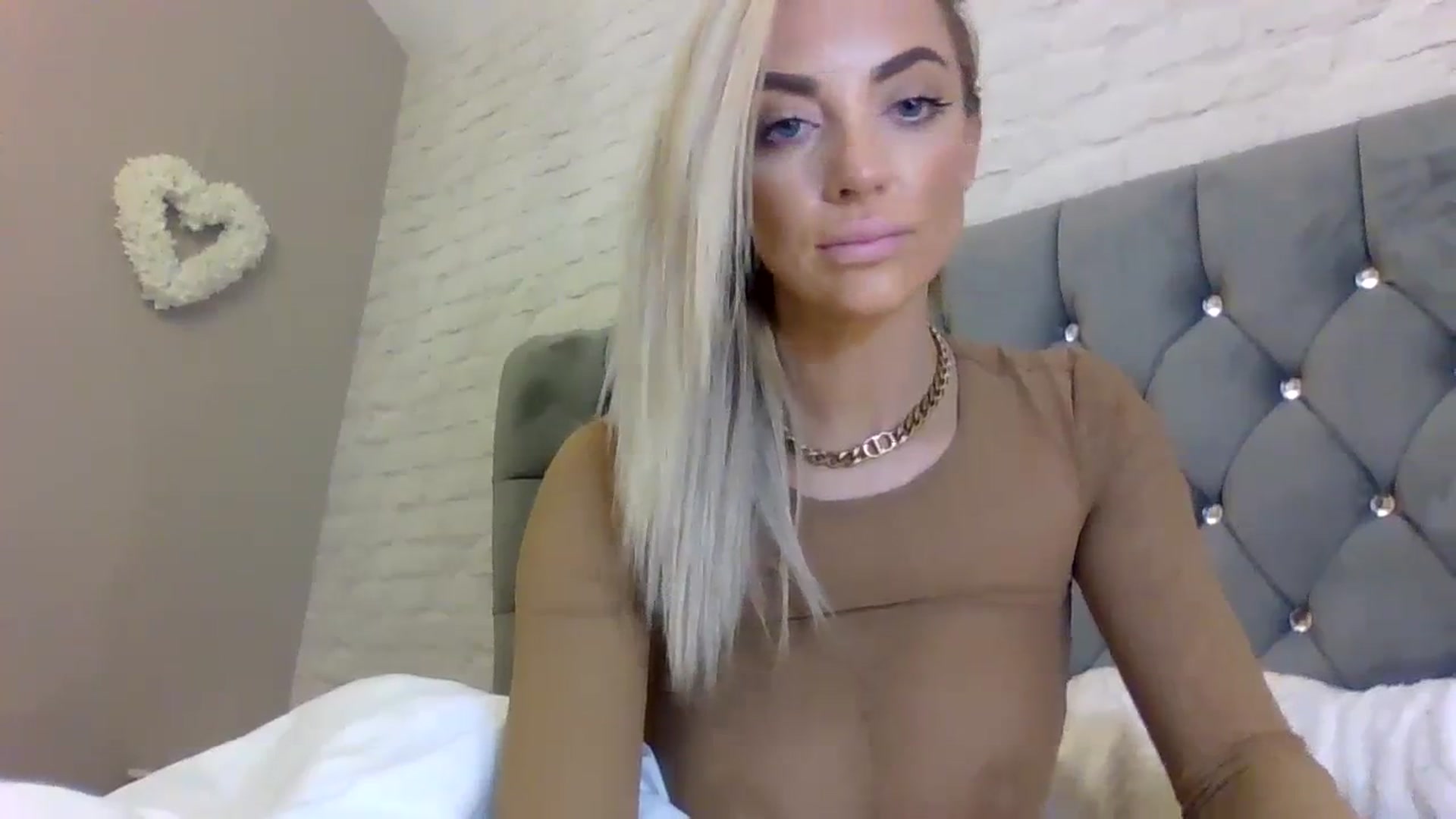 Gallery image thumbnail from Cherry_sour's myfreecams stream on, 01/10/2024, 14:01 image 6 of 20