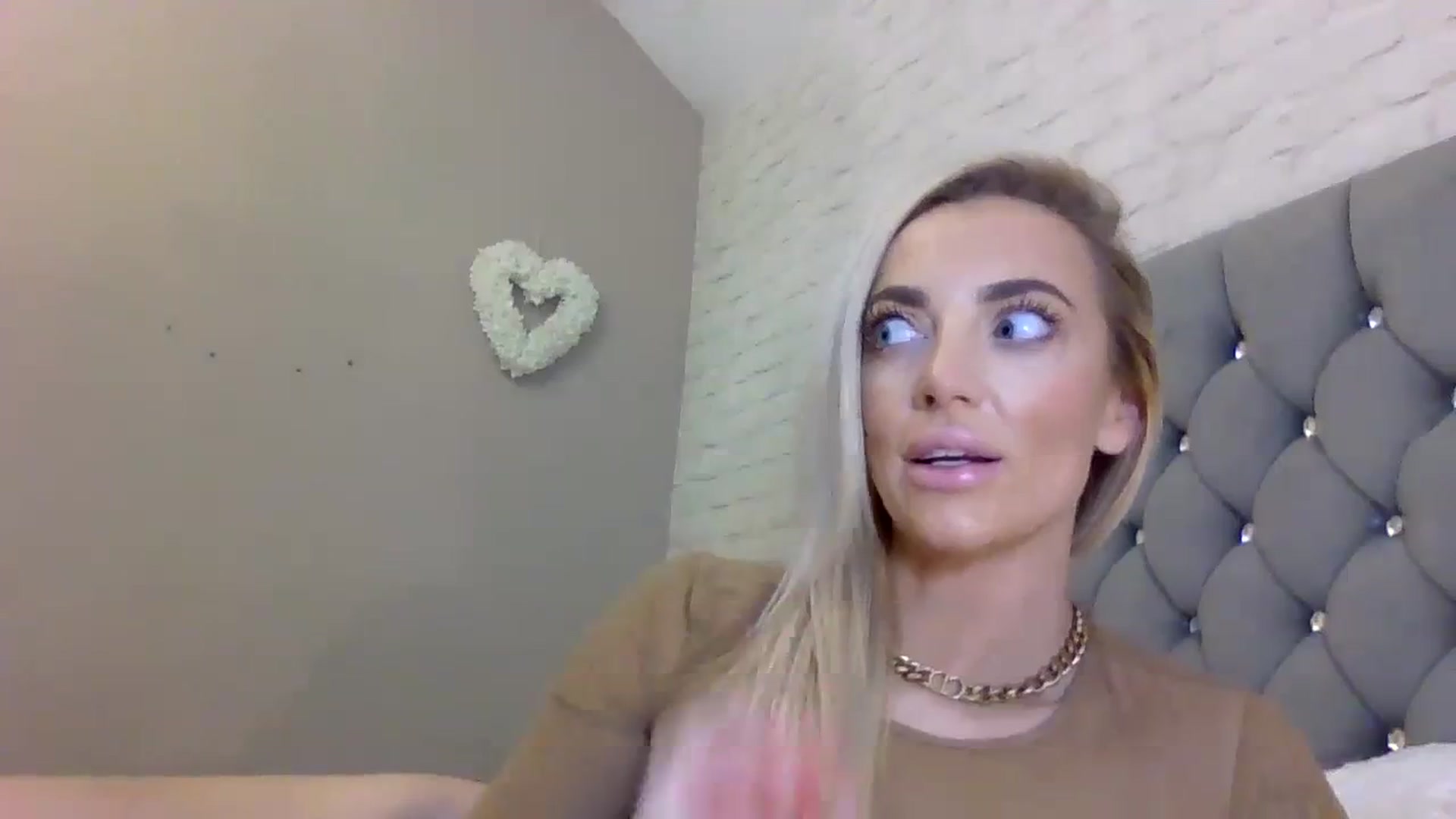 Gallery image thumbnail from Cherry_sour's myfreecams stream on, 01/10/2024, 14:54 image 7 of 20