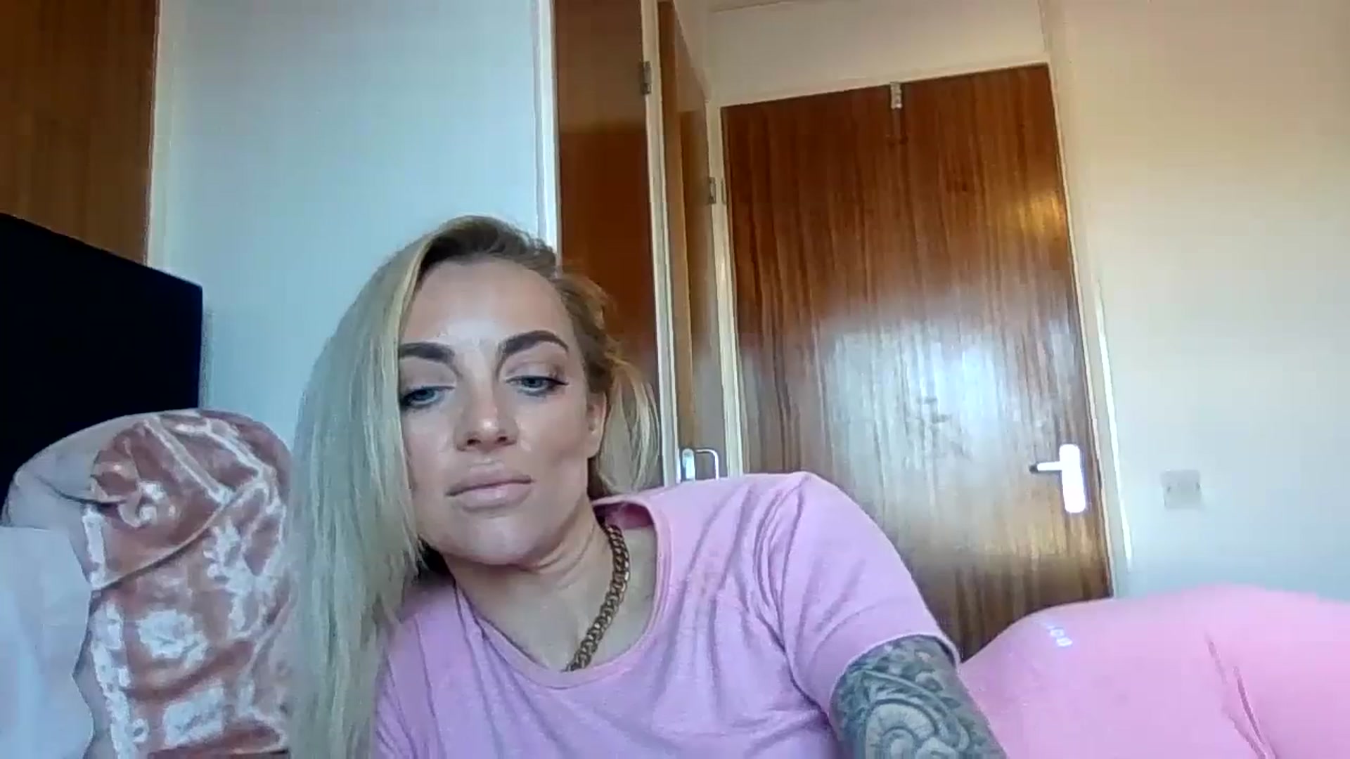Gallery image thumbnail from Cherry_sour's myfreecams stream on, 01/15/2024, 15:08 image 10 of 20