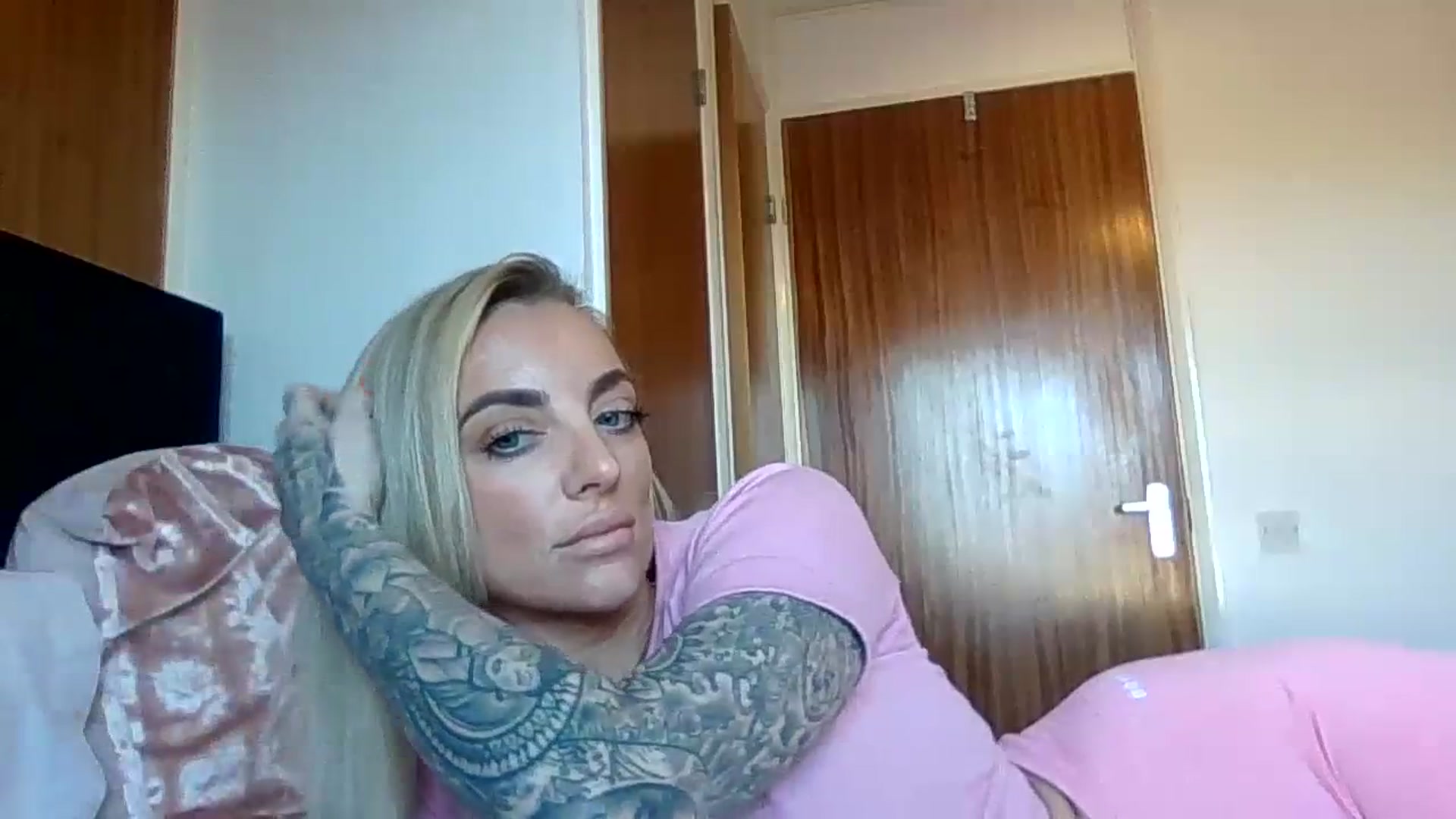 Gallery image thumbnail from Cherry_sour's myfreecams stream on, 01/15/2024, 15:08 image 6 of 20