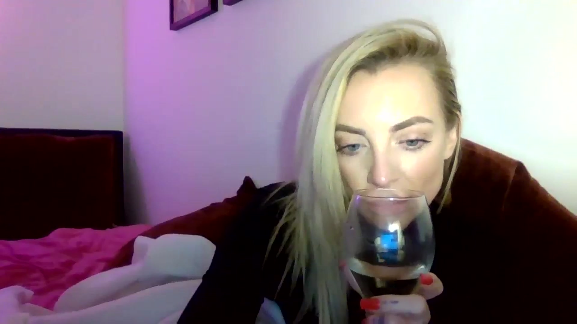 Gallery image thumbnail from Cherry_sour's myfreecams stream on, 01/16/2024, 21:24 image 6 of 20