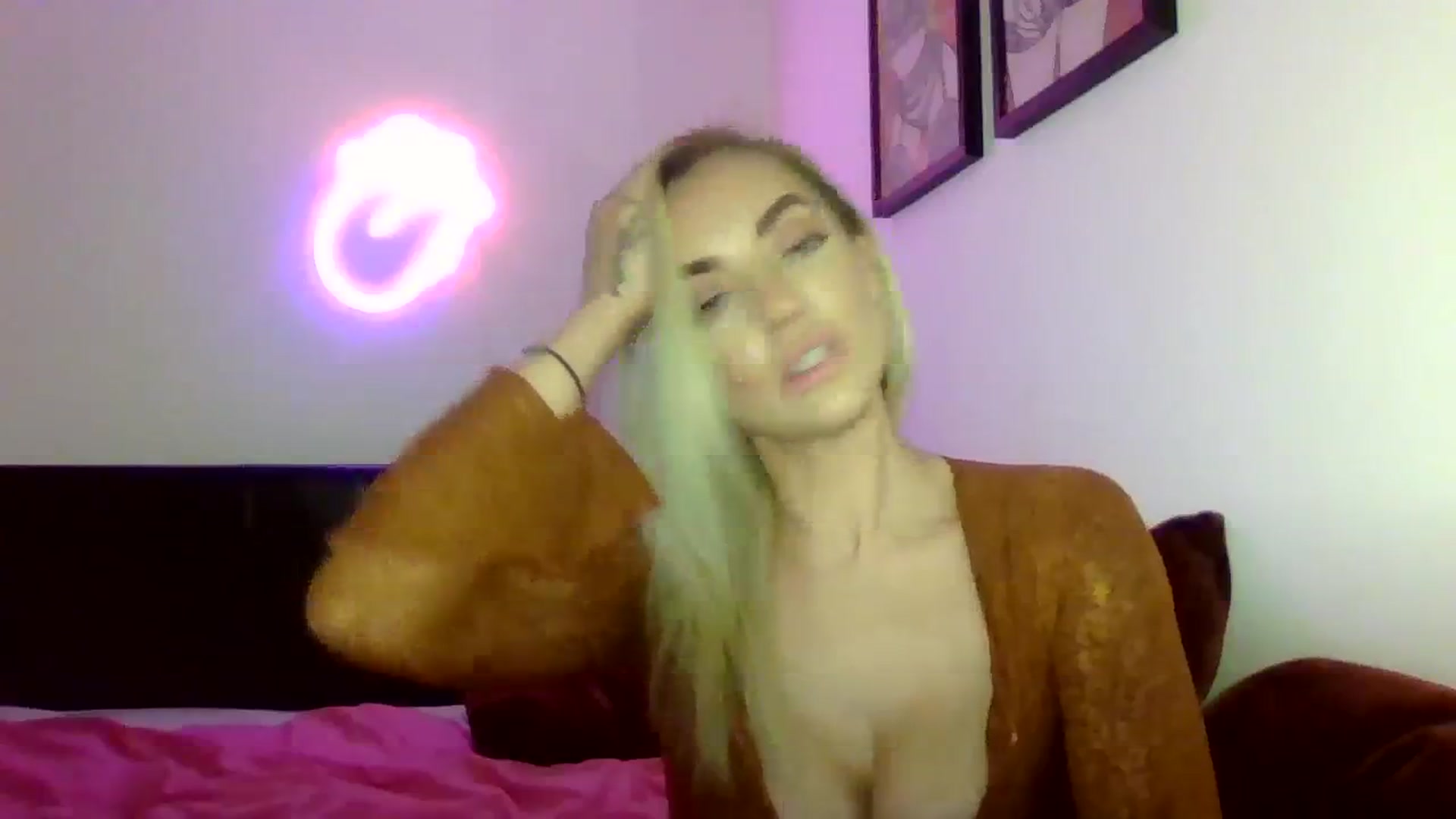 Gallery image thumbnail from Cherry_sour's myfreecams stream on, 01/17/2024, 21:15 image 14 of 20