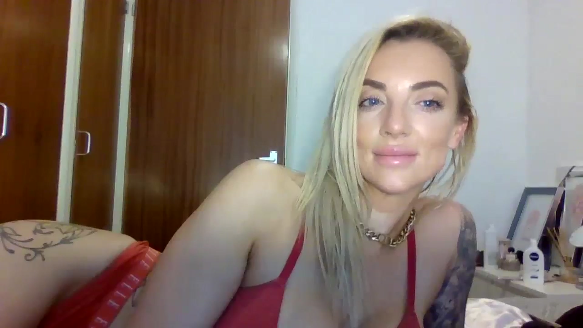 Gallery image thumbnail from Cherry_sour's myfreecams stream on, 01/19/2024, 13:57 image 8 of 20