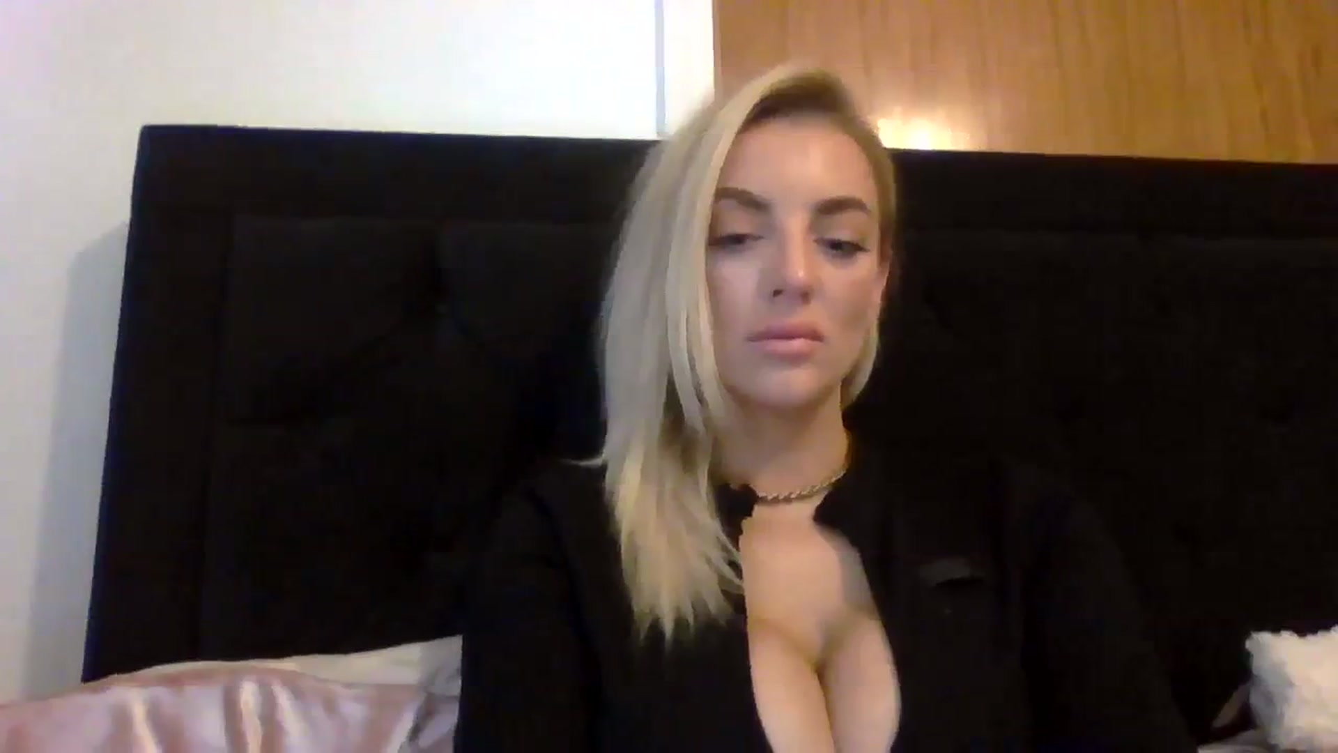Gallery image thumbnail from Cherry_sour's myfreecams stream on, 01/22/2024, 15:16 image 13 of 20
