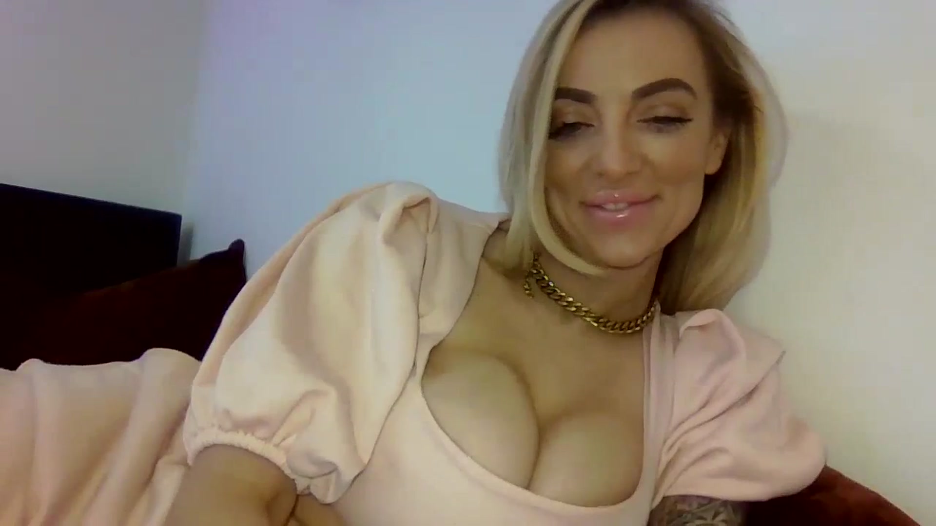 Gallery image thumbnail from Cherry_sour's myfreecams stream on, 02/19/2024, 12:51 image 12 of 20