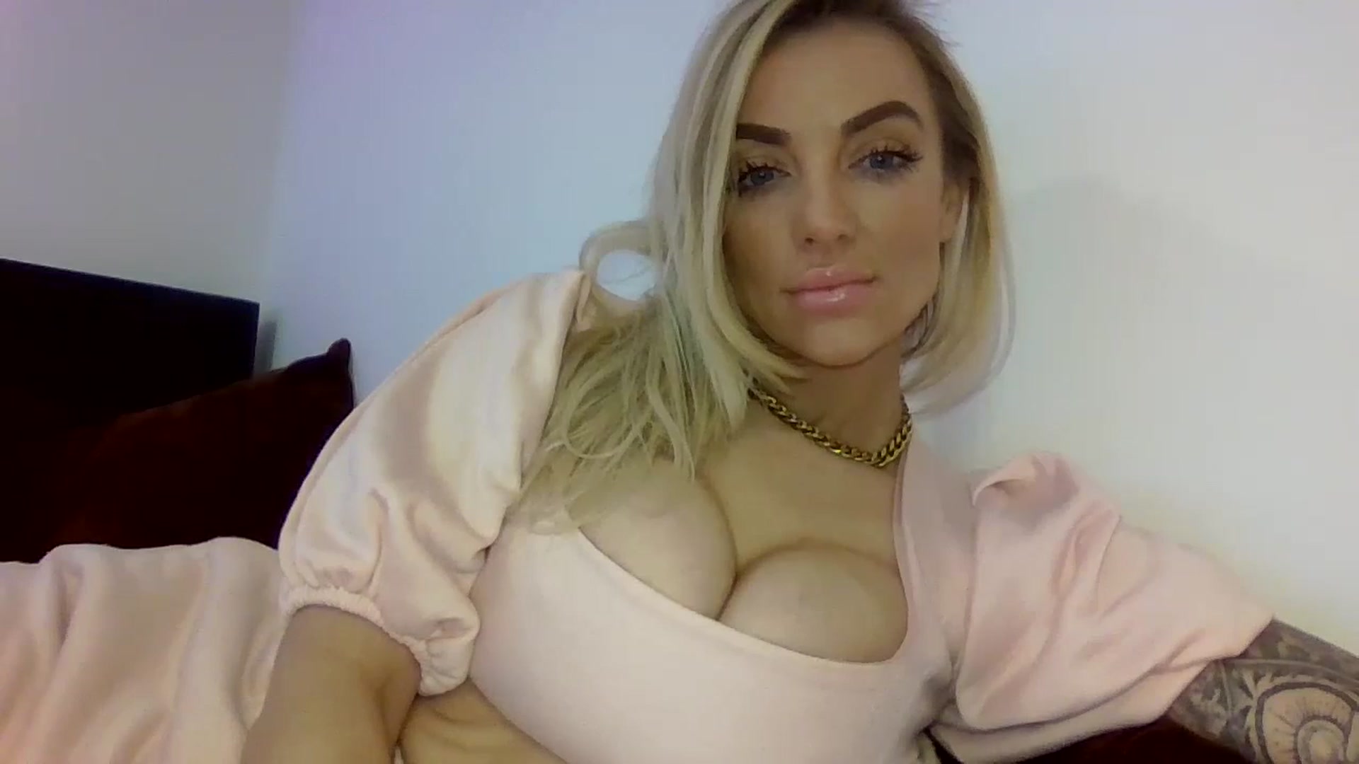 Gallery image thumbnail from Cherry_sour's myfreecams stream on, 02/19/2024, 12:51 image 5 of 20