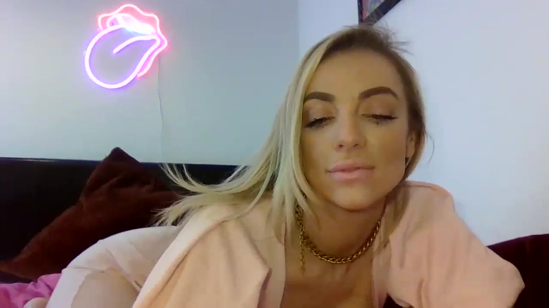 Gallery image thumbnail from Cherry_sour's myfreecams stream on, 02/19/2024, 13:29 image 18 of 20