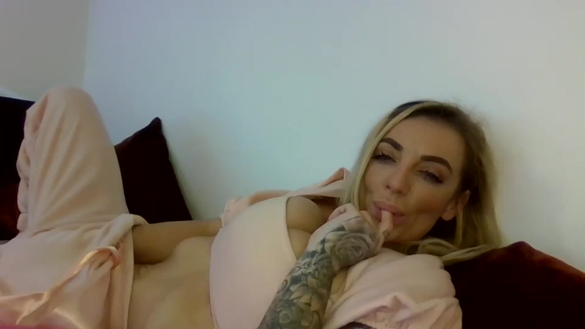 Gallery image thumbnail from Cherry_sour's myfreecams stream on, 02/19/2024, 14:45 image 19 of 20