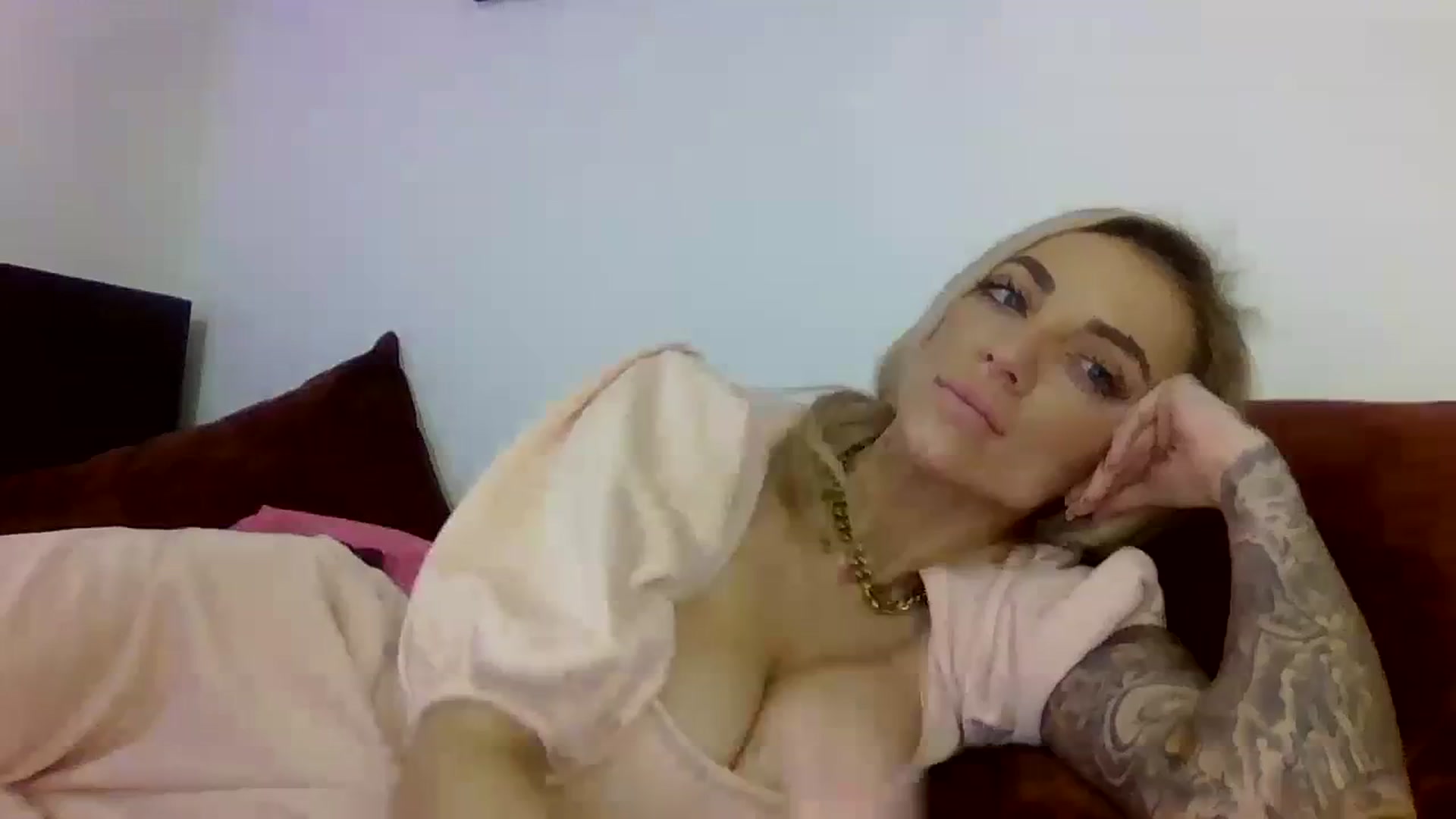 Gallery image thumbnail from Cherry_sour's myfreecams stream on, 02/19/2024, 16:34 image 5 of 20