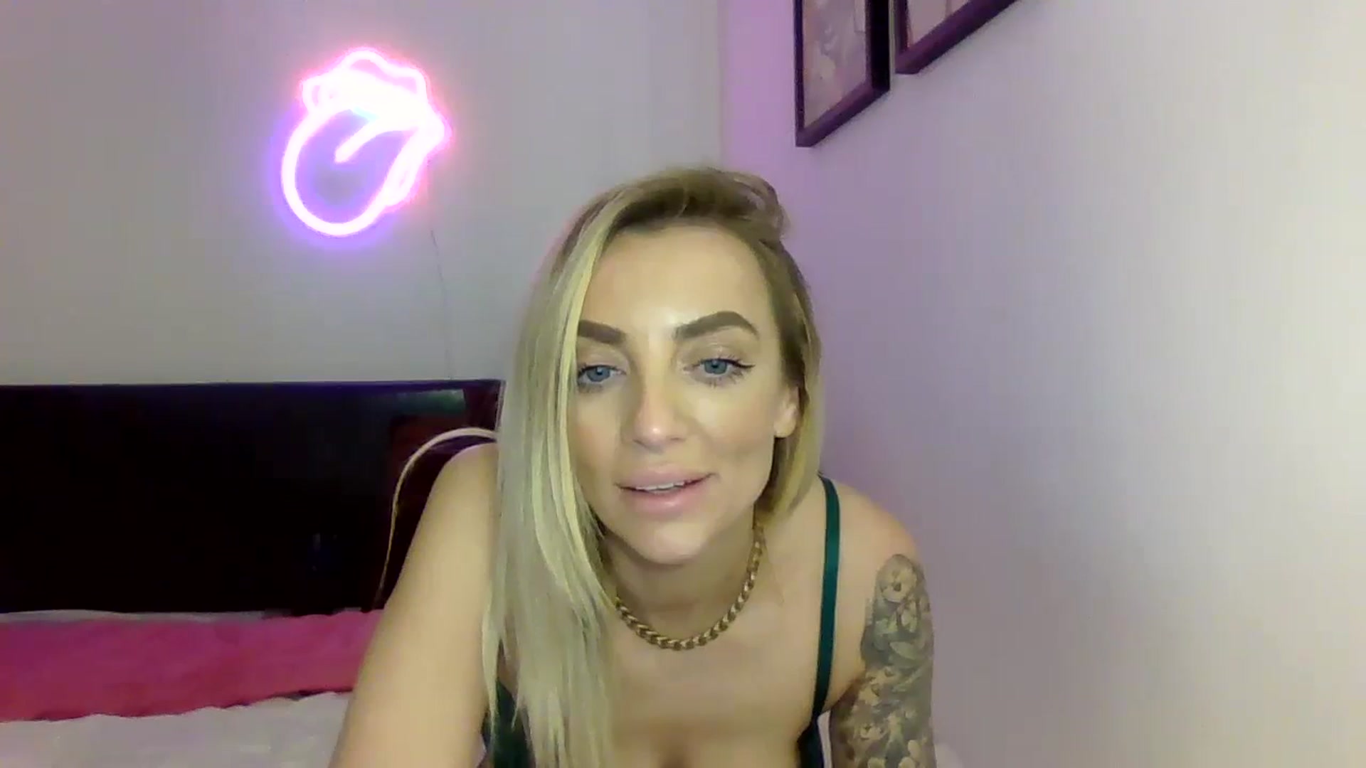 Gallery image thumbnail from Cherry_sour's myfreecams stream on, 02/20/2024, 19:48 image 10 of 20