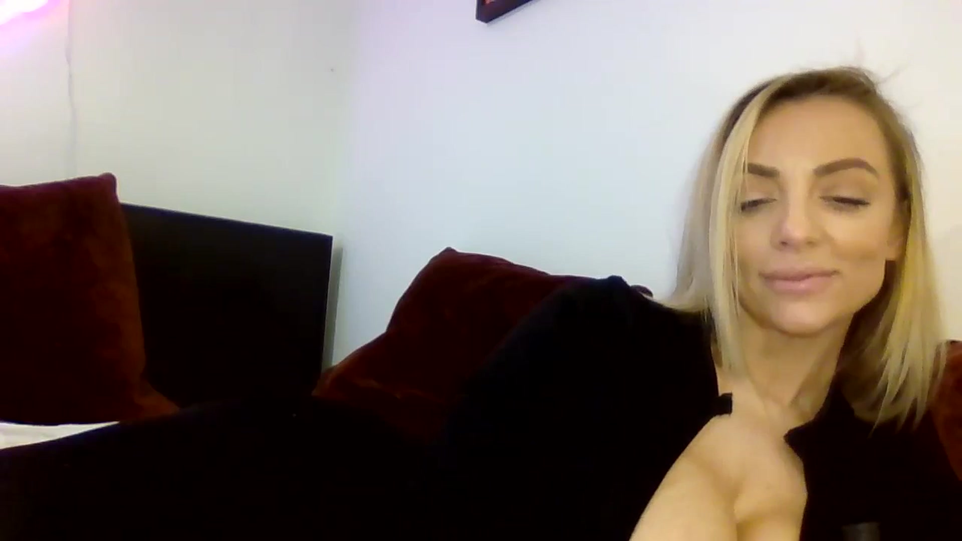 Gallery image thumbnail from Cherry_sour's myfreecams stream on, 02/27/2024, 15:23 image 4 of 20