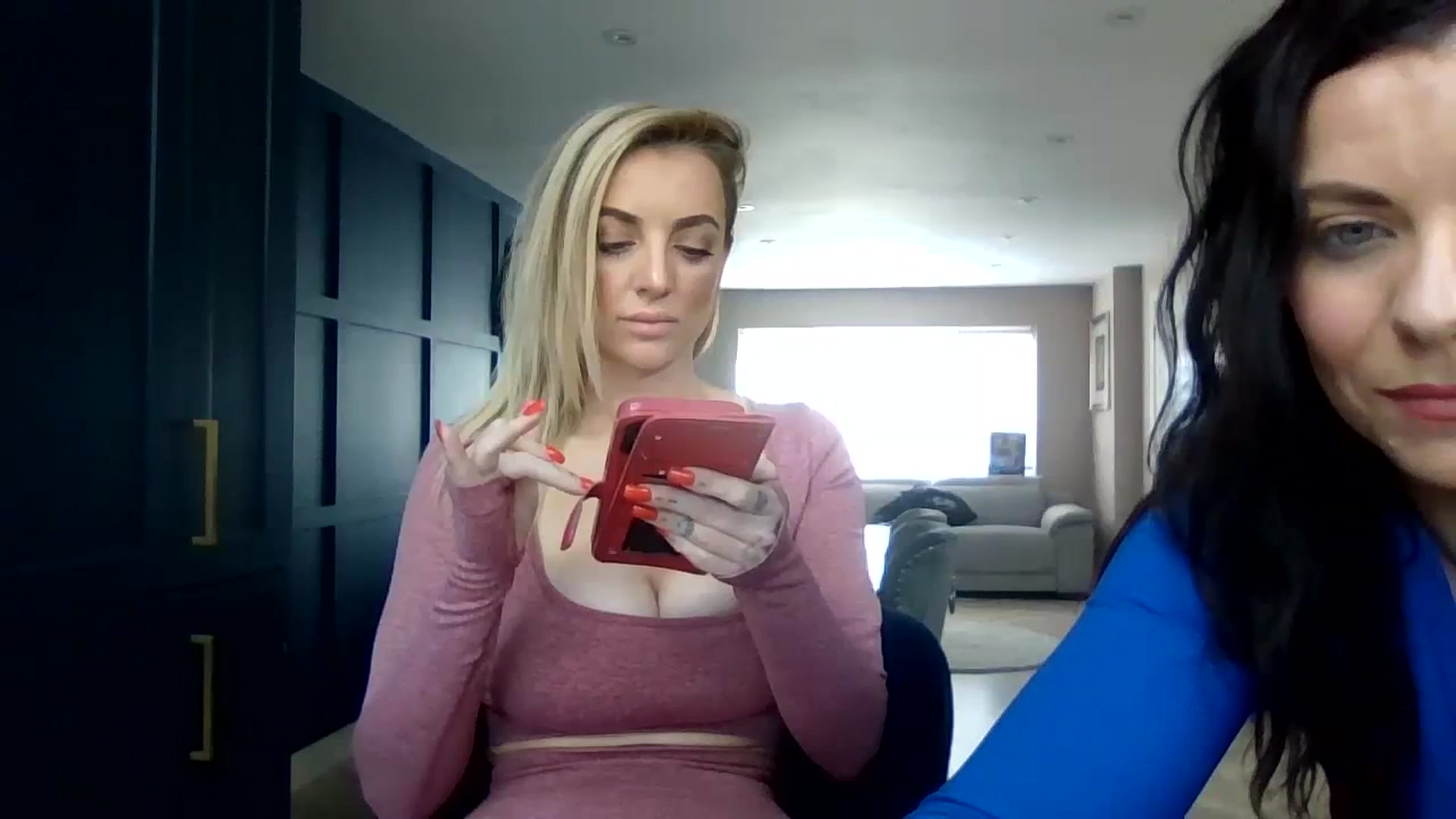 Gallery image thumbnail from Cherry_sour's myfreecams stream on, 03/14/2024, 12:46 image 17 of 20