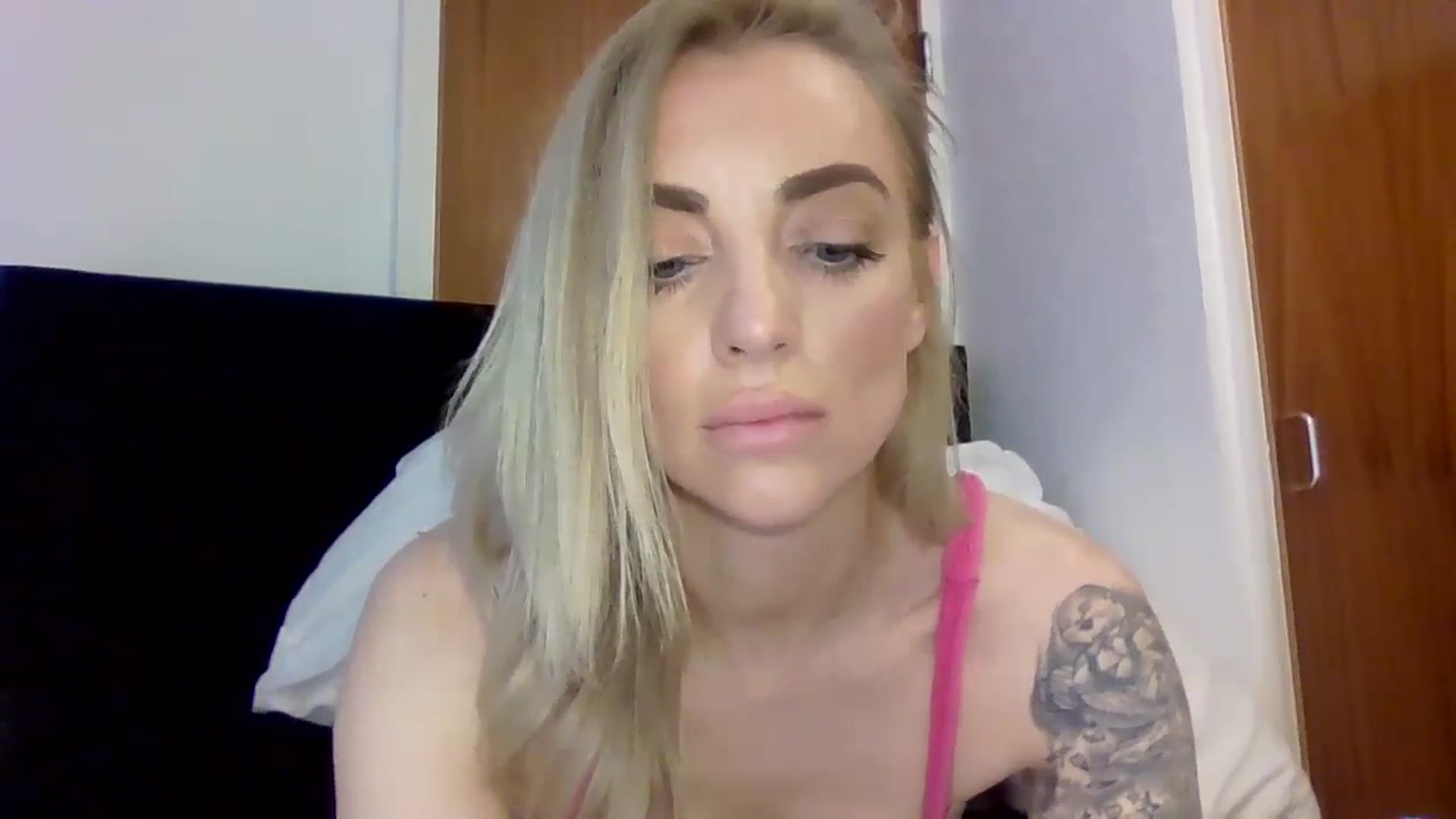 Gallery image thumbnail from Cherry_sour's myfreecams stream on, 04/02/2024, 12:33 image 10 of 20