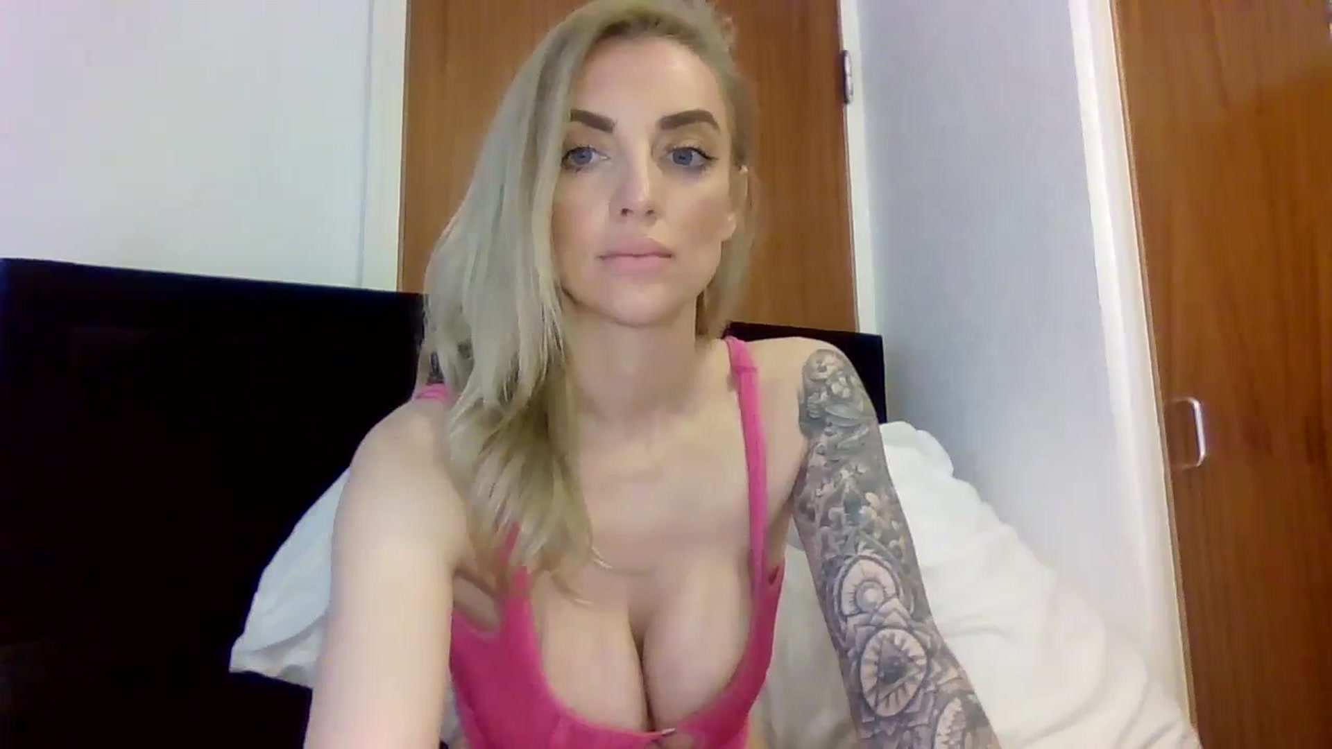 Gallery image thumbnail from Cherry_sour's myfreecams stream on, 04/02/2024, 12:33 image 7 of 20