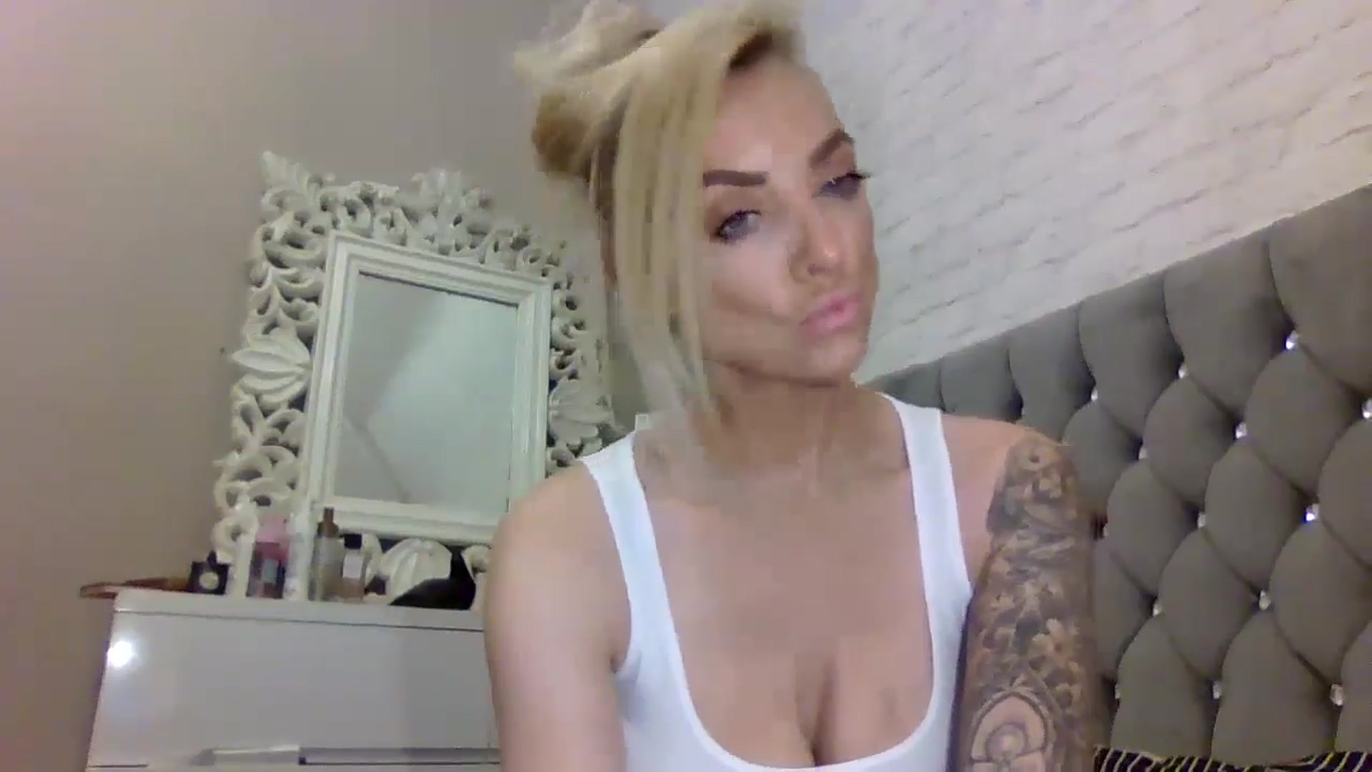 Gallery image thumbnail from Cherry_sour's myfreecams stream on, 05/22/2024, 11:54 image 9 of 20