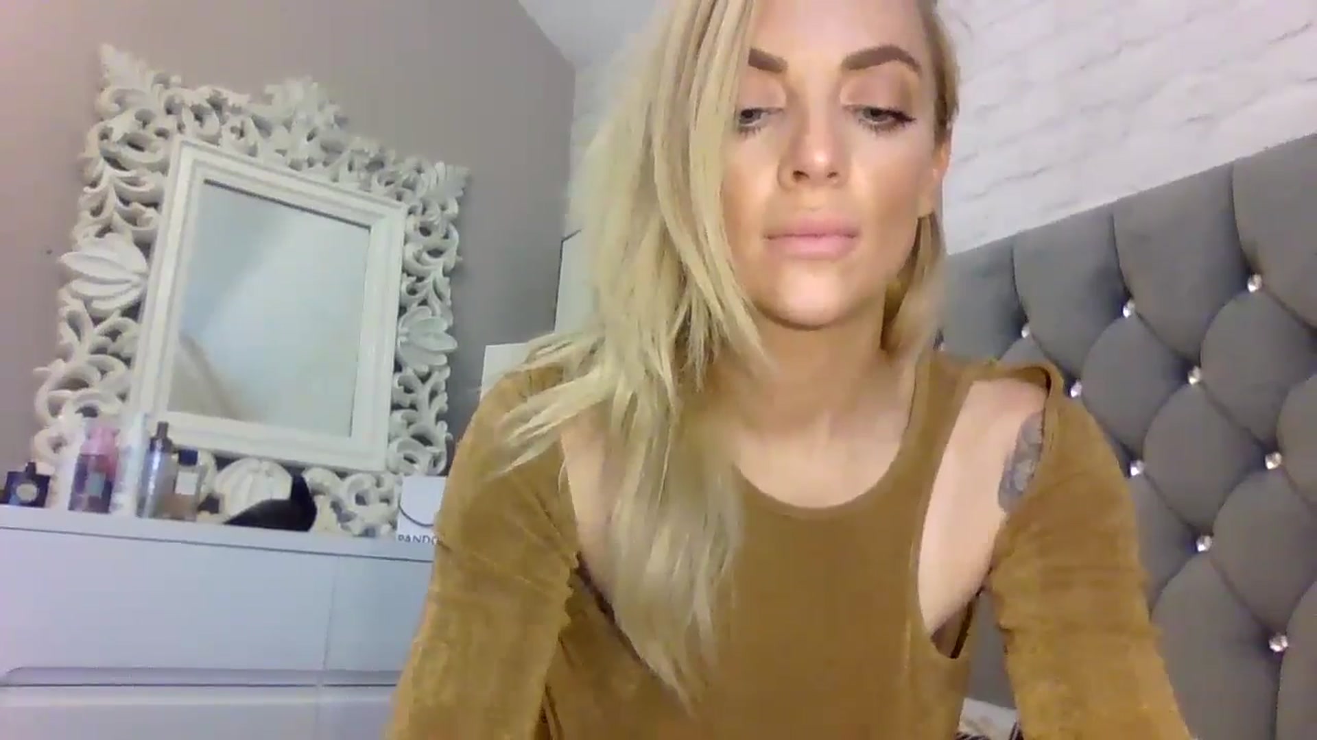 Gallery image thumbnail from Cherry_sour's myfreecams stream on, 05/22/2024, 14:20 image 9 of 20