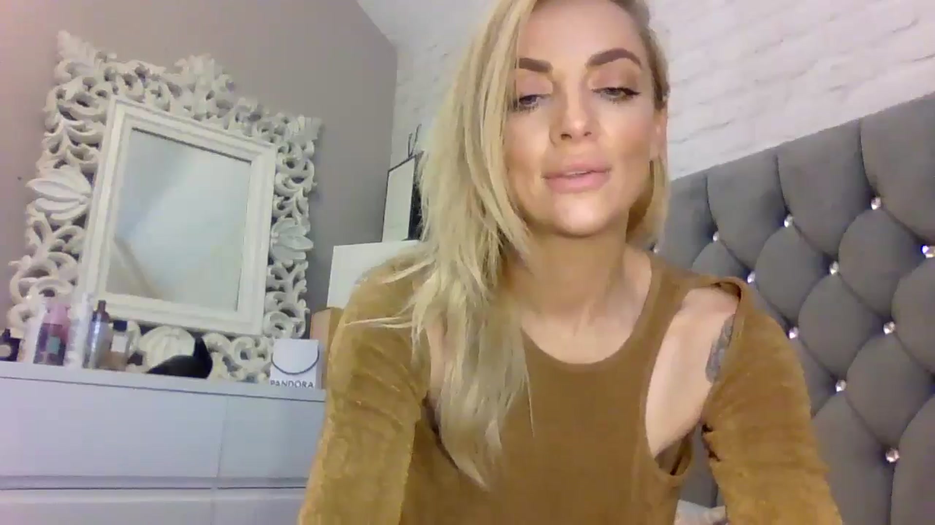 Gallery image thumbnail from Cherry_sour's myfreecams stream on, 05/22/2024, 14:20 image 8 of 20