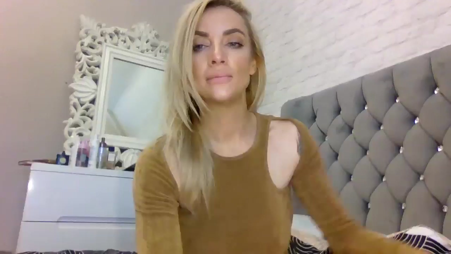 Gallery image thumbnail from Cherry_sour's myfreecams stream on, 05/22/2024, 15:19 image 13 of 20
