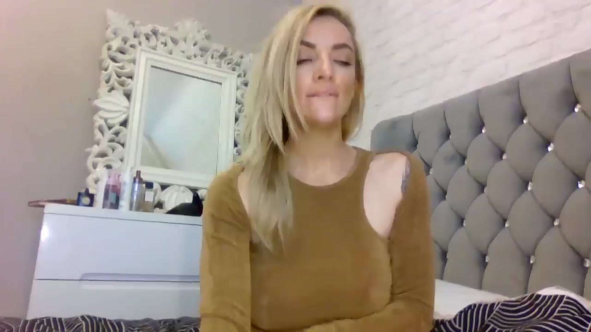 Gallery image thumbnail from Cherry_sour's myfreecams stream on, 05/22/2024, 15:19 image 5 of 20