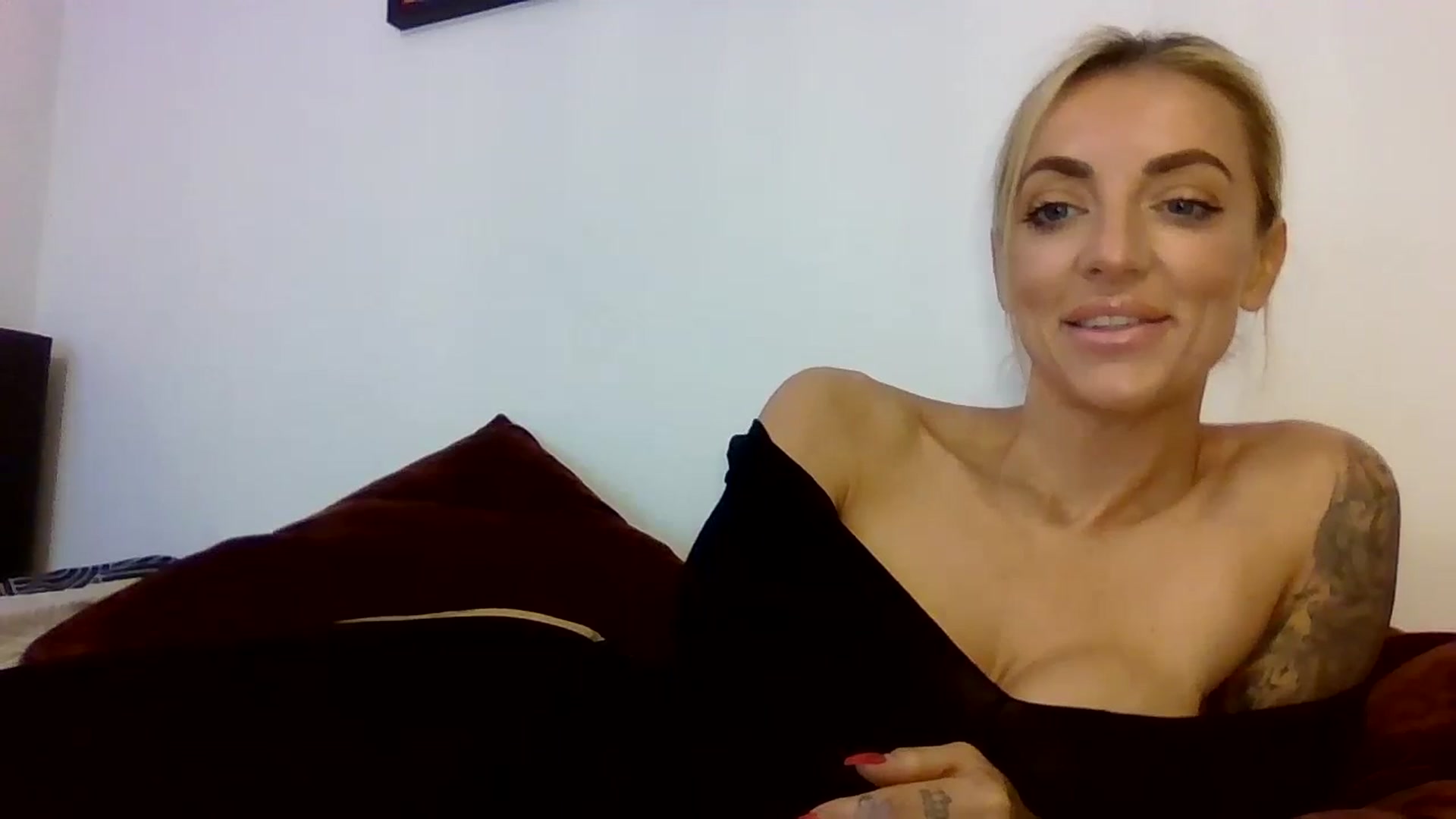 Gallery image thumbnail from Cherry_sour's myfreecams stream on, 05/30/2024, 14:14 image 6 of 20