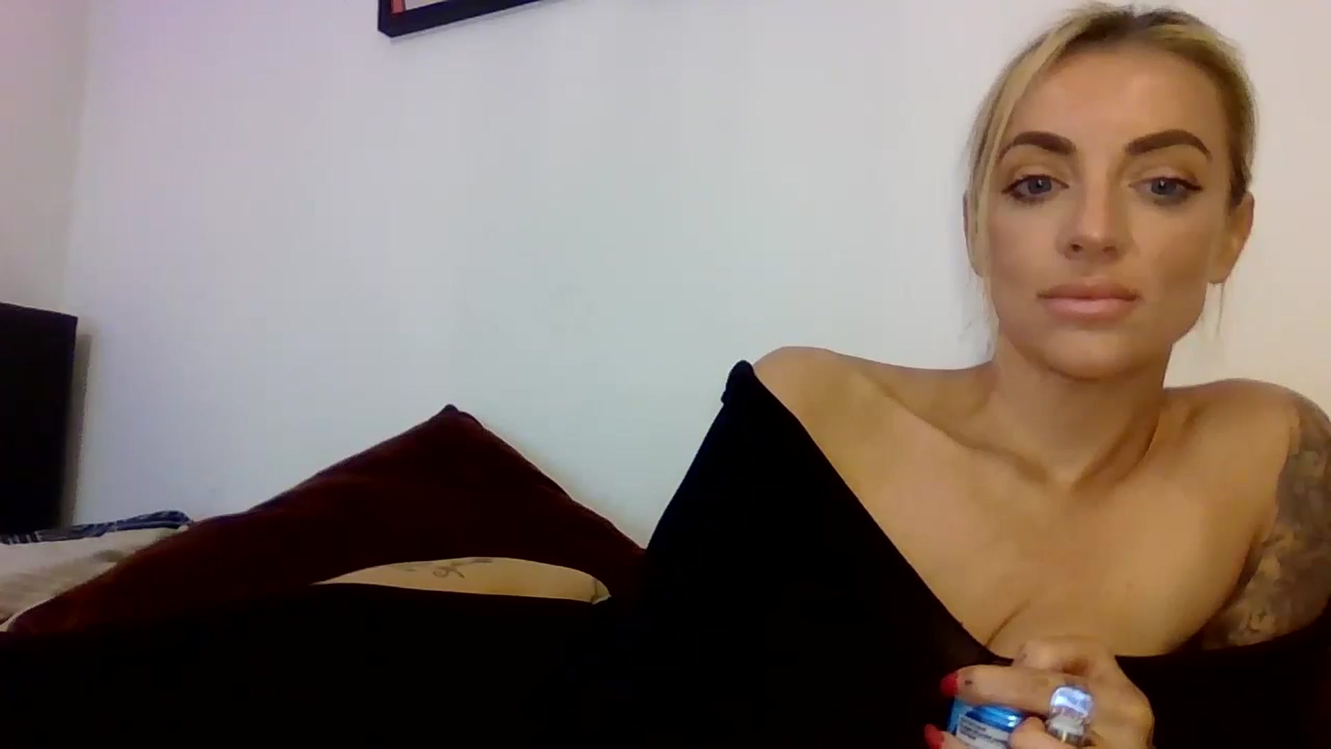Gallery image thumbnail from Cherry_sour's myfreecams stream on, 05/30/2024, 14:14 image 15 of 20