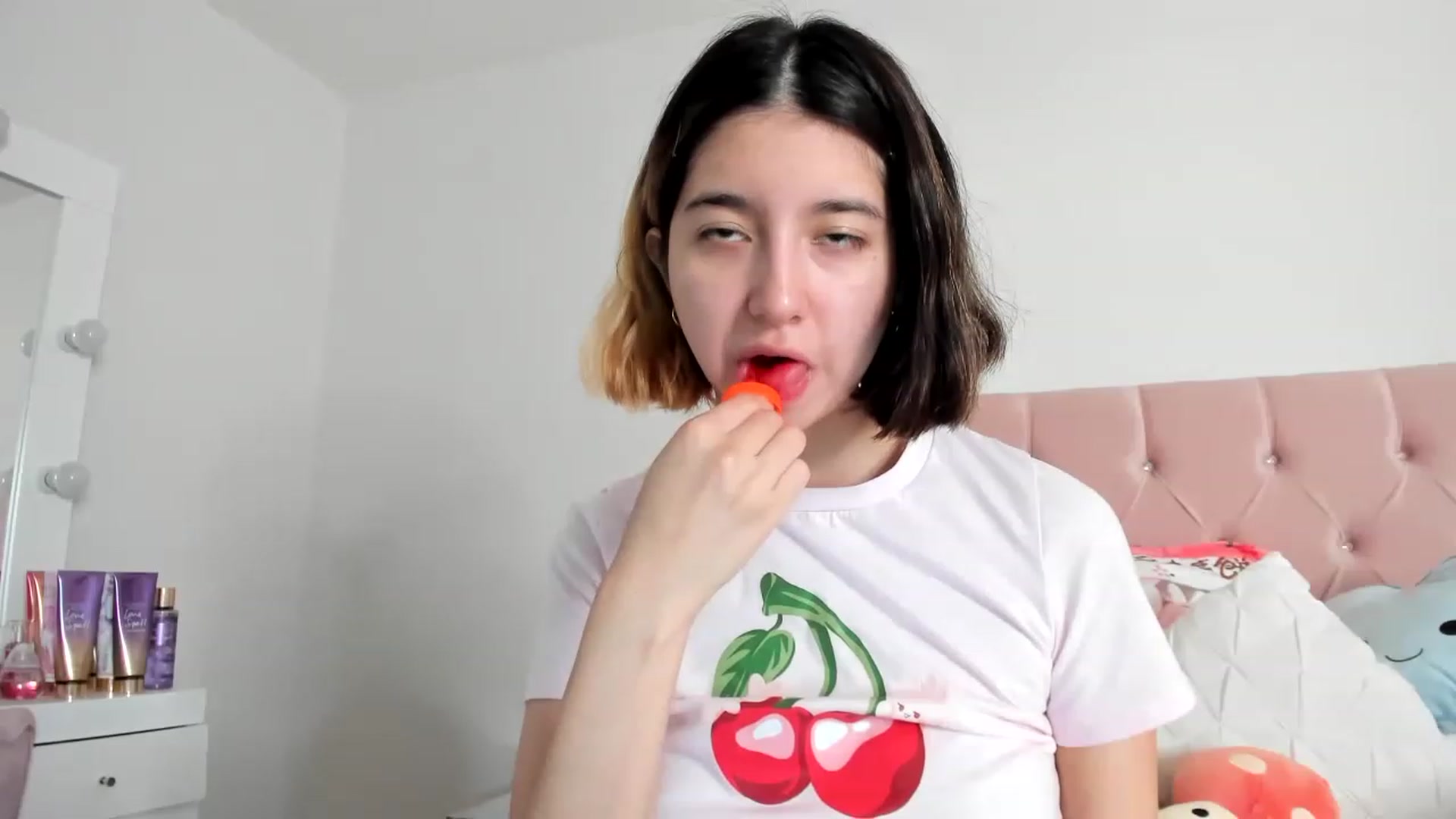 Gallery image thumbnail from Cherrycute666's myfreecams stream on, 11/15/2022, 05:58 image 4 of 20