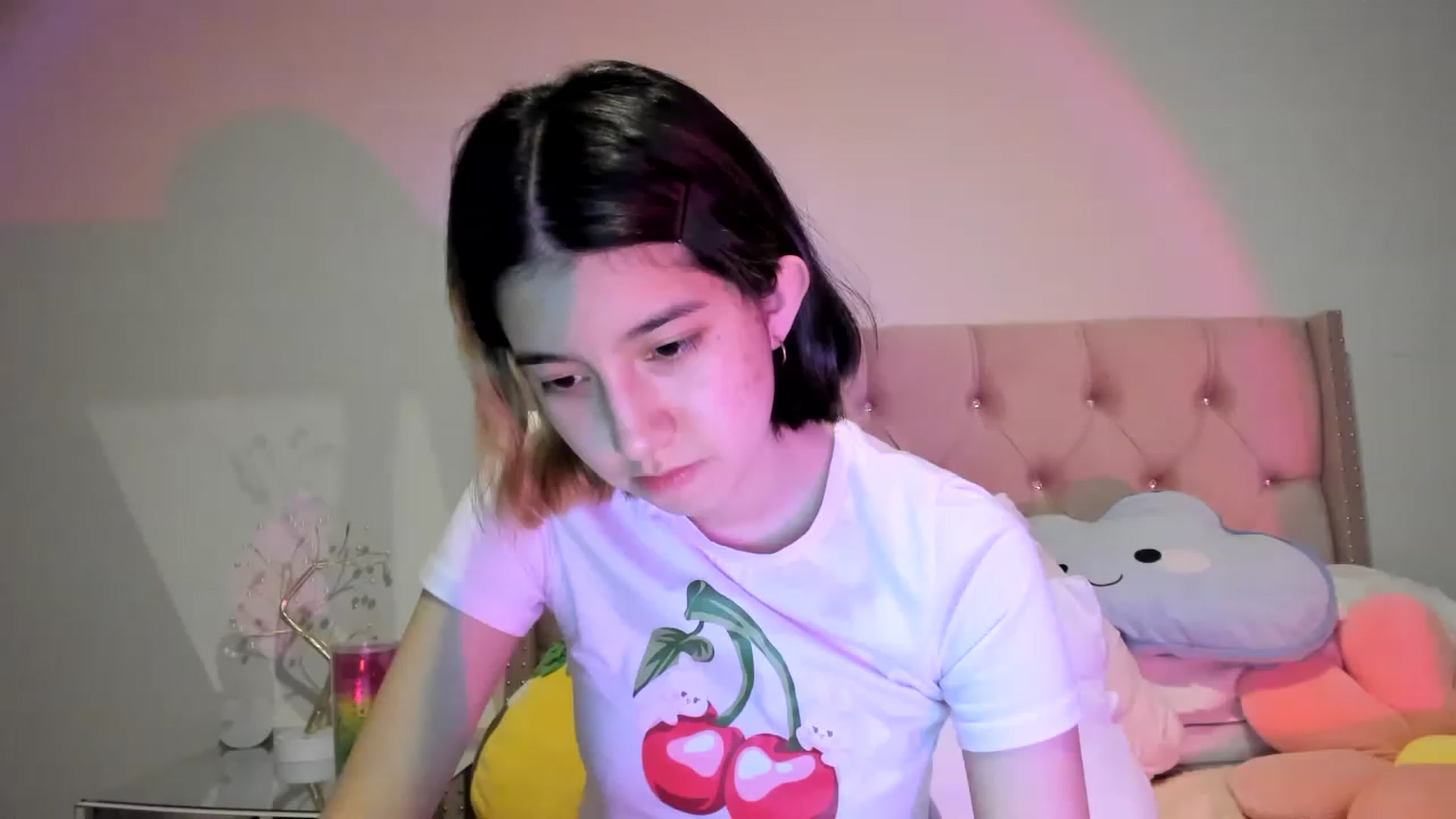 Gallery image thumbnail from Cherrycute666's myfreecams stream on, 11/15/2022, 05:58 image 15 of 20