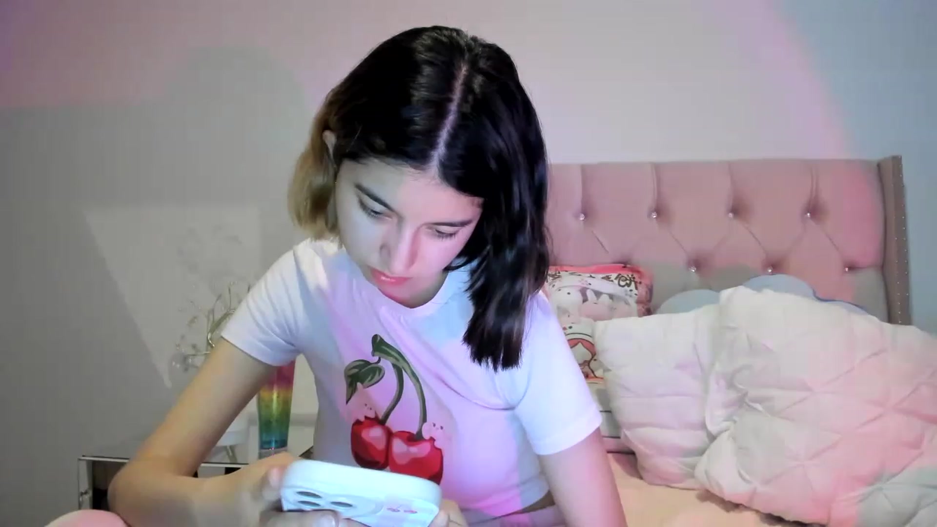 Gallery image thumbnail from Cherrycute666's myfreecams stream on, 11/15/2022, 06:39 image 20 of 20