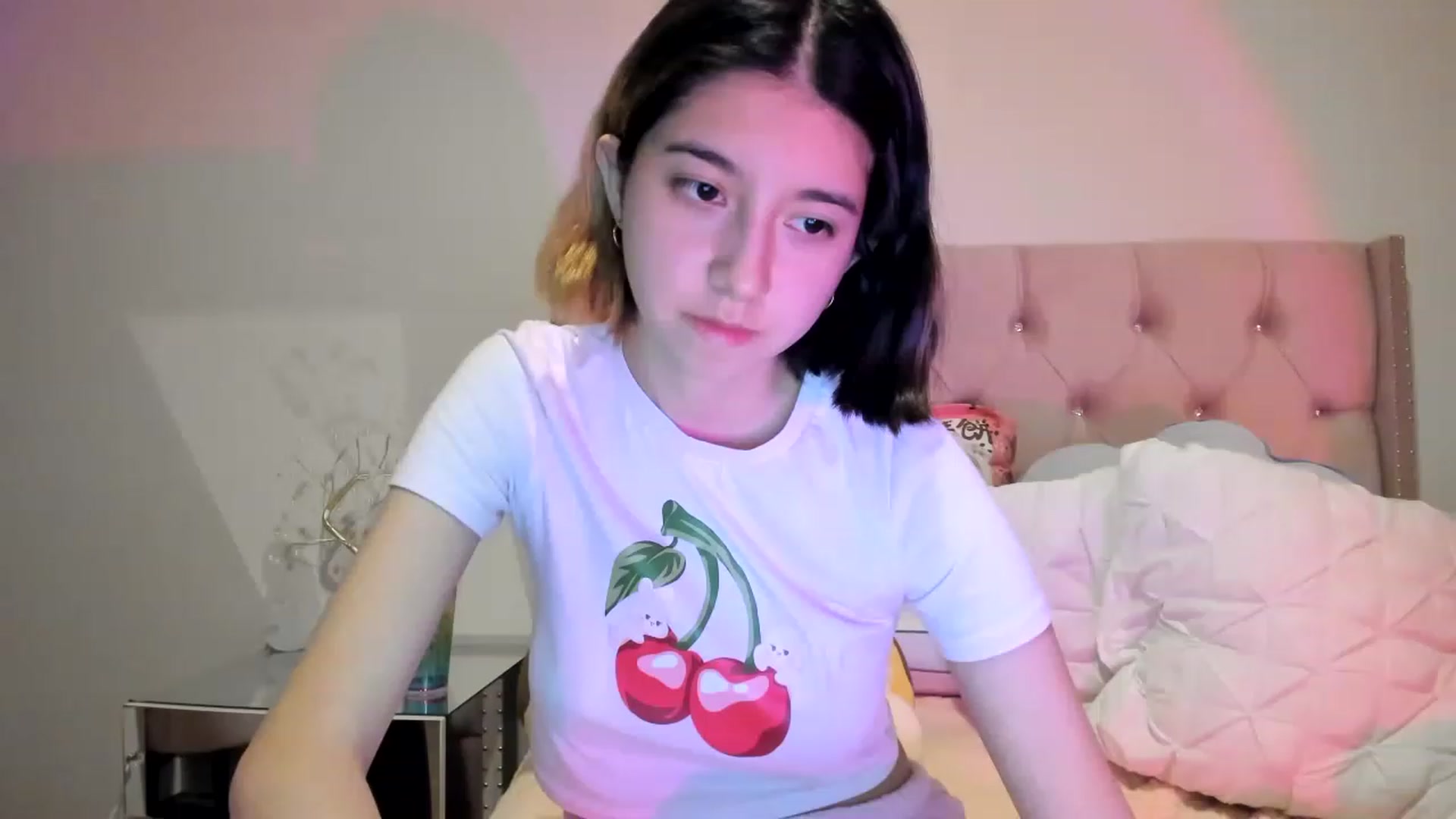Gallery image thumbnail from Cherrycute666's myfreecams stream on, 11/15/2022, 06:39 image 18 of 20