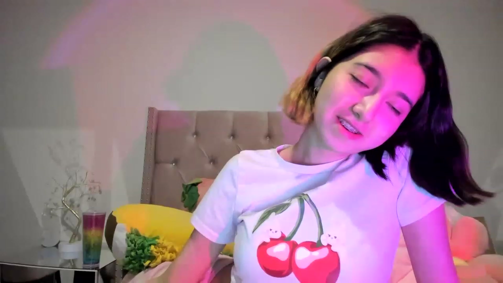 Gallery image thumbnail from Cherrycute666's myfreecams stream on, 11/15/2022, 08:06 image 20 of 20