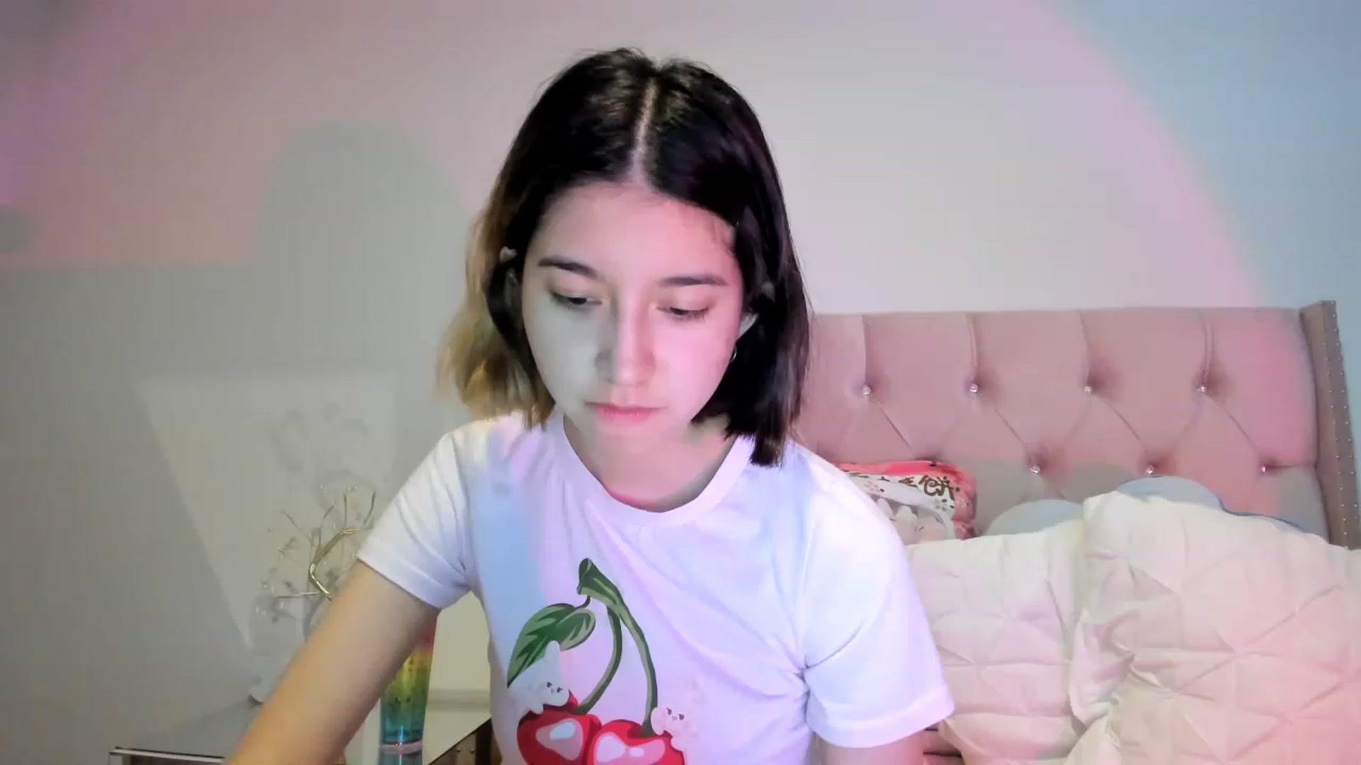 Gallery image thumbnail from Cherrycute666's myfreecams stream on, 11/15/2022, 08:06 image 2 of 20