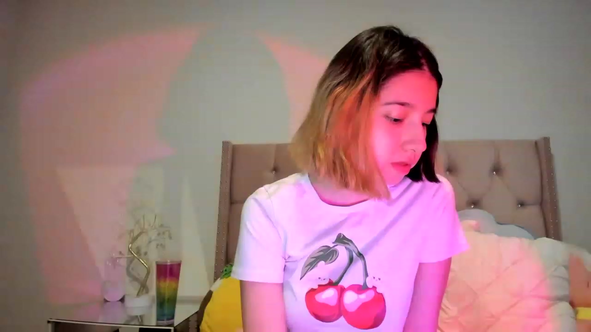 Gallery image thumbnail from Cherrycute666's myfreecams stream on, 11/15/2022, 08:06 image 15 of 20