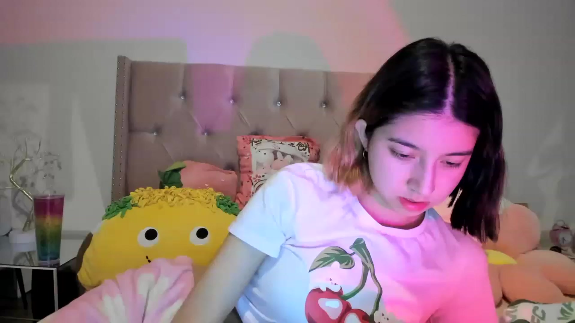 Gallery image thumbnail from Cherrycute666's myfreecams stream on, 11/15/2022, 08:06 image 9 of 20