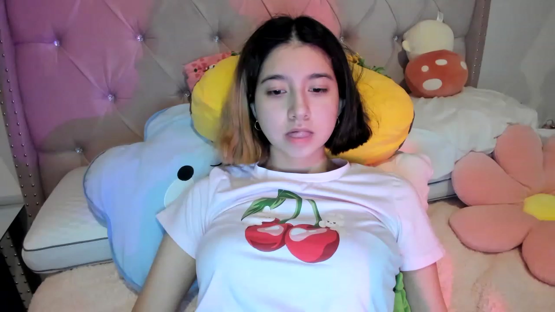 Gallery image thumbnail from Cherrycute666's myfreecams stream on, 11/15/2022, 10:42 image 12 of 20