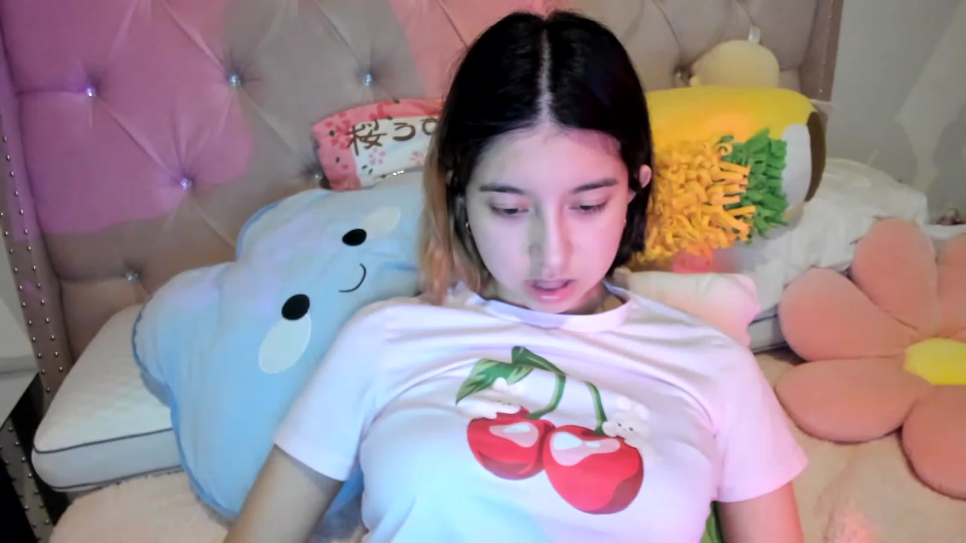 Gallery image thumbnail from Cherrycute666's myfreecams stream on, 11/15/2022, 10:42 image 11 of 20