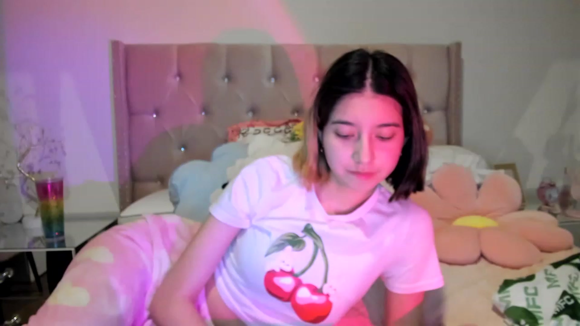 Gallery image thumbnail from Cherrycute666's myfreecams stream on, 11/15/2022, 10:42 image 2 of 20