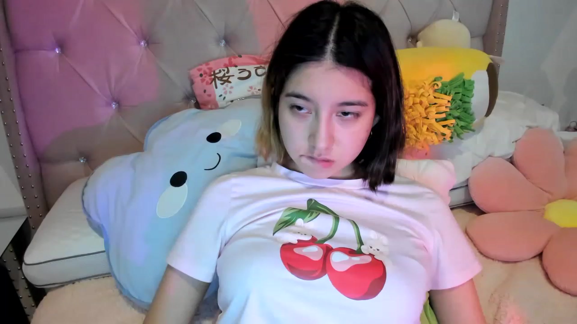 Gallery image thumbnail from Cherrycute666's myfreecams stream on, 11/15/2022, 10:42 image 10 of 20
