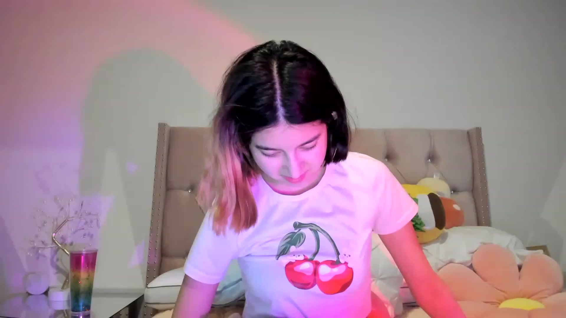 Gallery image thumbnail from Cherrycute666's myfreecams stream on, 11/15/2022, 10:42 image 6 of 20