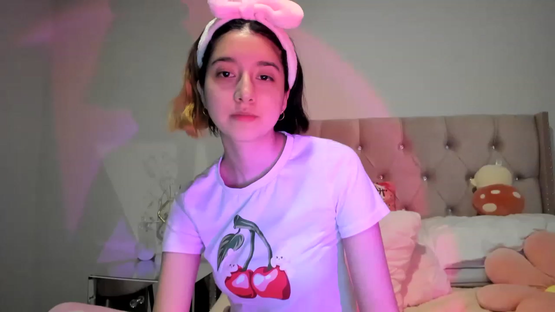 Gallery image thumbnail from Cherrycute666's myfreecams stream on, 11/15/2022, 11:48 image 10 of 20