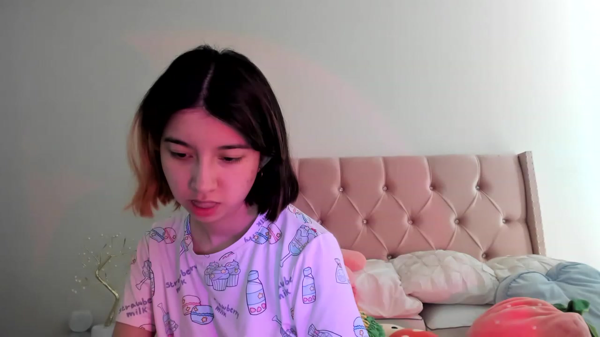 Gallery image thumbnail from Cherrycute666's myfreecams stream on, 11/15/2022, 22:41 image 18 of 20