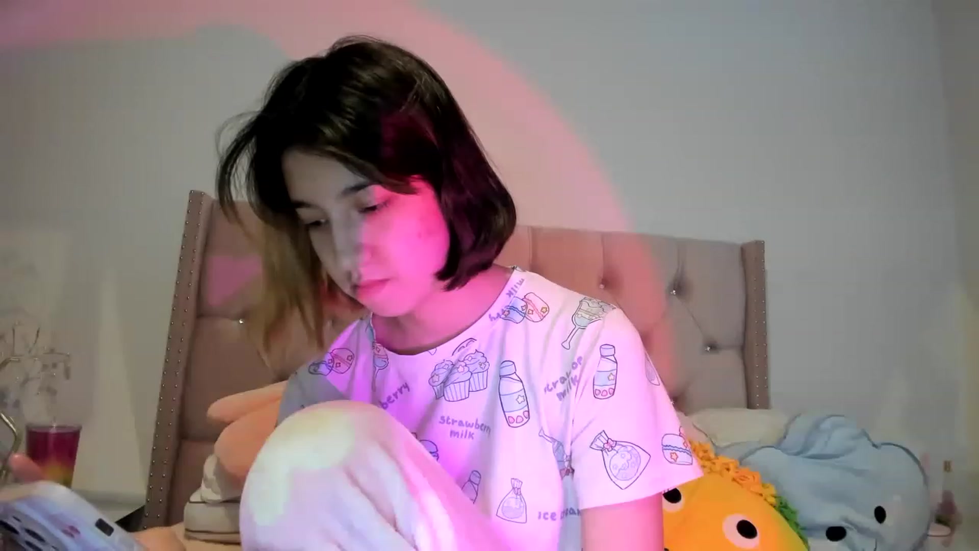Gallery image thumbnail from Cherrycute666's myfreecams stream on, 11/16/2022, 02:21 image 15 of 20