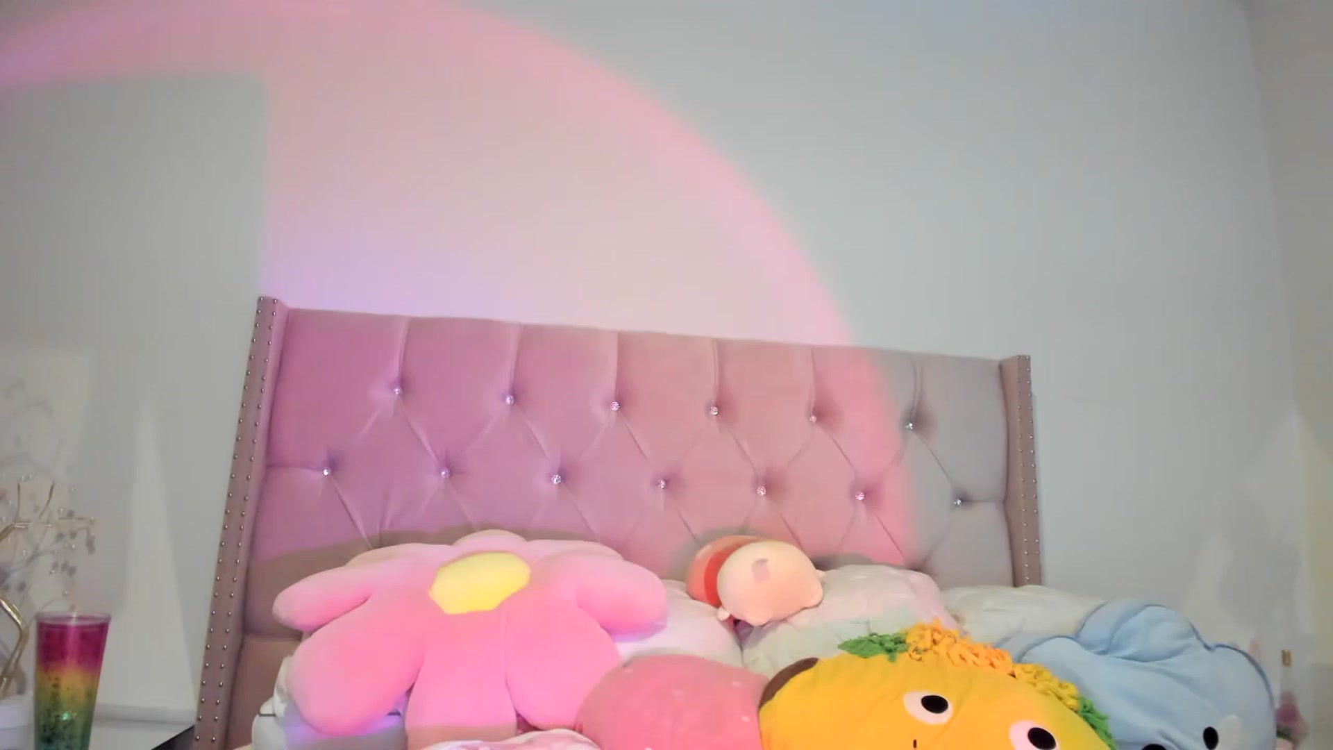 Gallery image thumbnail from Cherrycute666's myfreecams stream on, 11/16/2022, 02:21 image 16 of 20