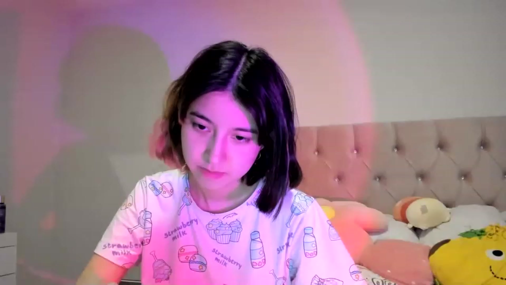 Gallery image thumbnail from Cherrycute666's myfreecams stream on, 11/16/2022, 07:54 image 1 of 20