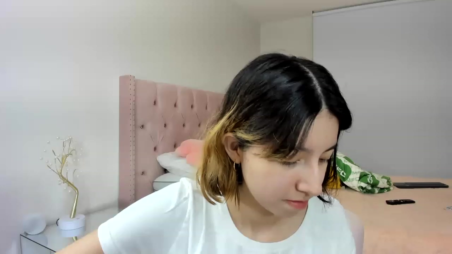 Gallery image thumbnail from Cherrycute666's myfreecams stream on, 11/16/2022, 07:54 image 3 of 20