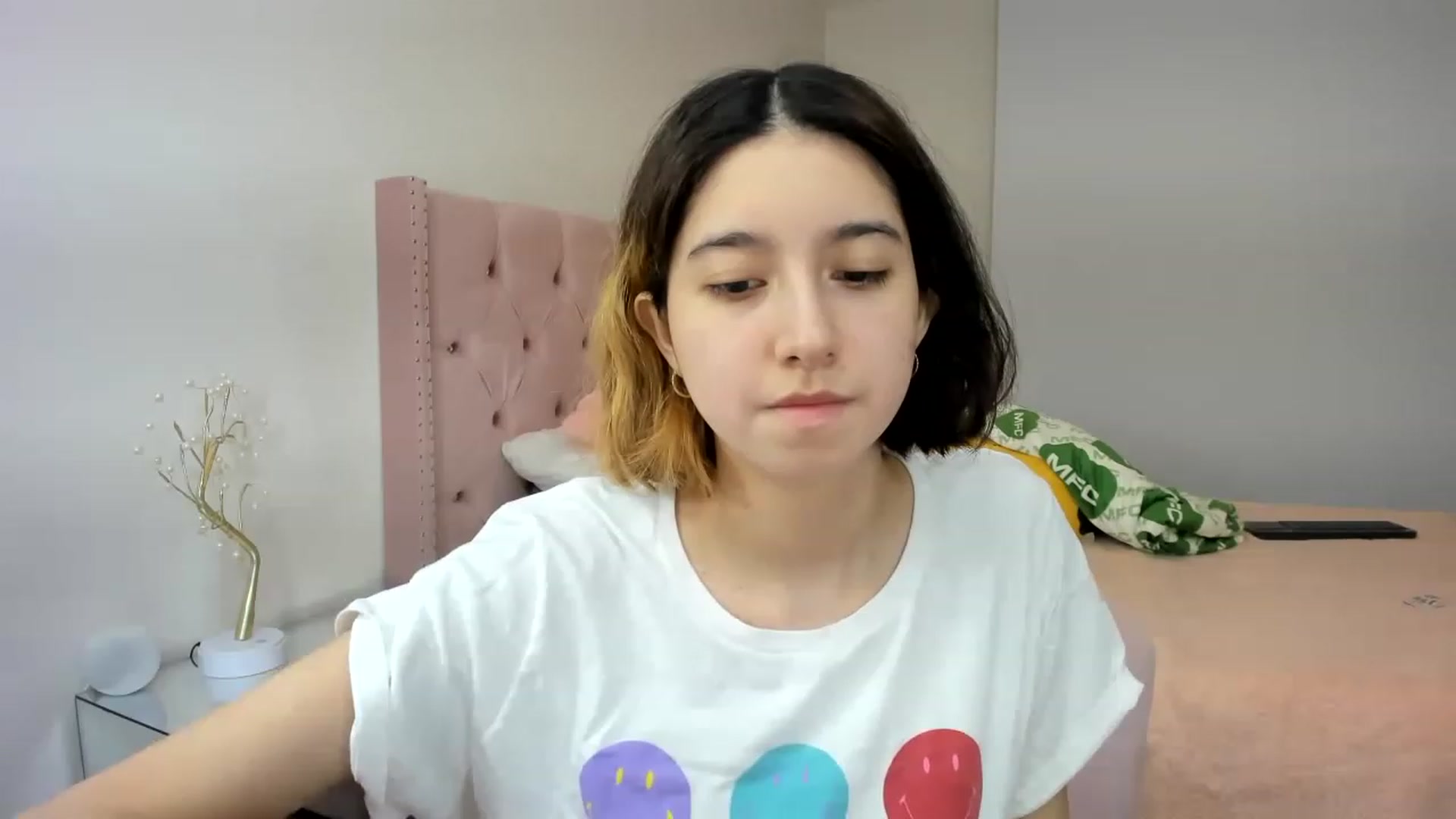 Gallery image thumbnail from Cherrycute666's myfreecams stream on, 11/16/2022, 07:54 image 15 of 20