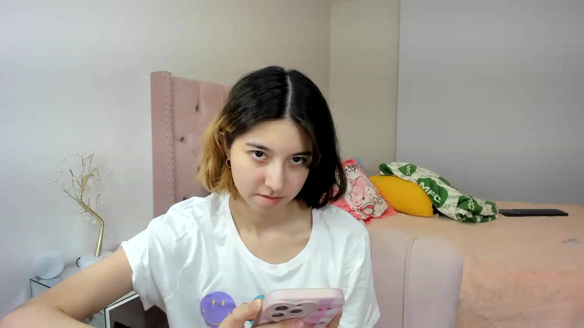 Gallery image thumbnail from Cherrycute666's myfreecams stream on, 11/16/2022, 07:54 image 18 of 20