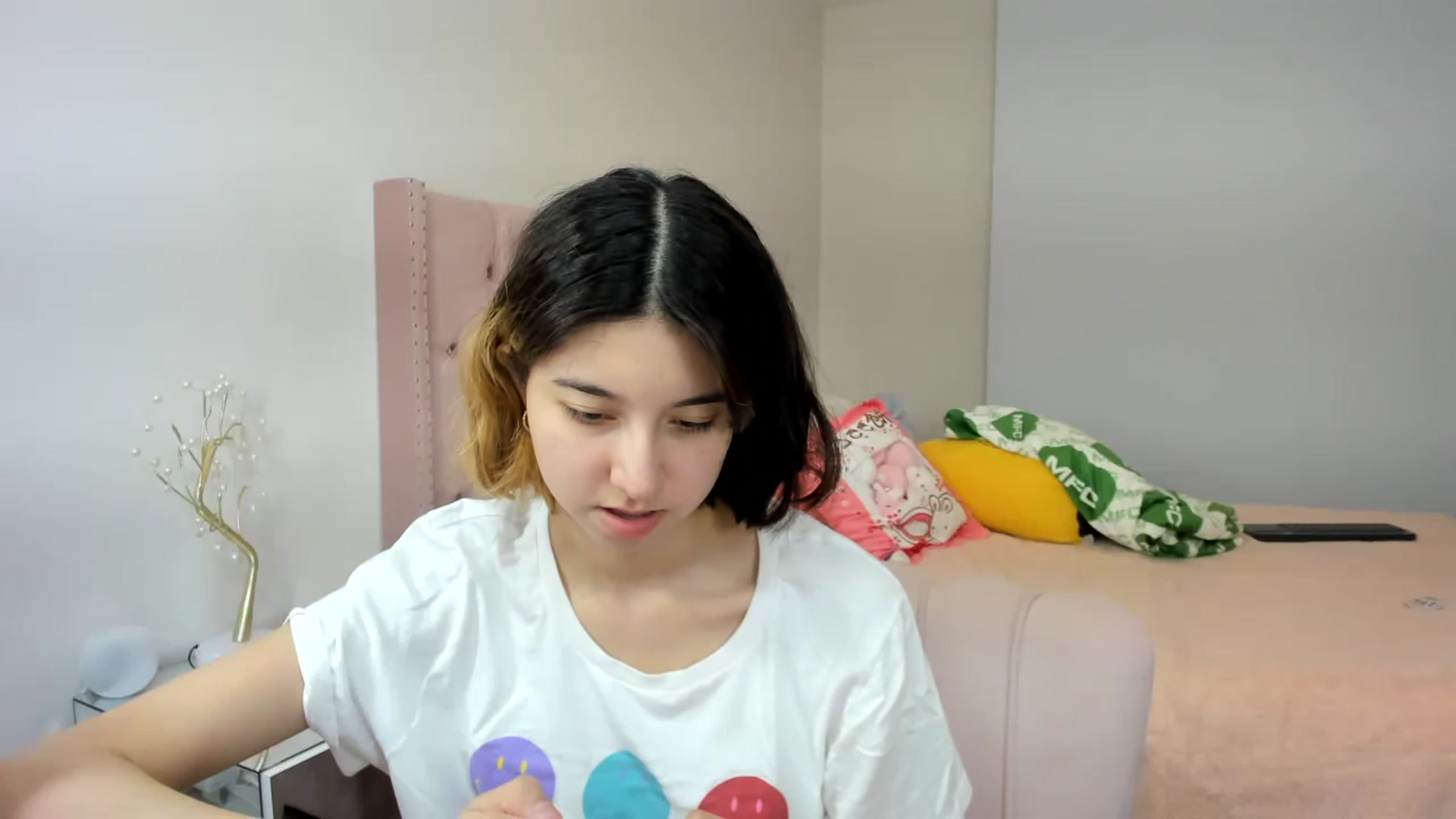 Gallery image thumbnail from Cherrycute666's myfreecams stream on, 11/16/2022, 07:54 image 17 of 20